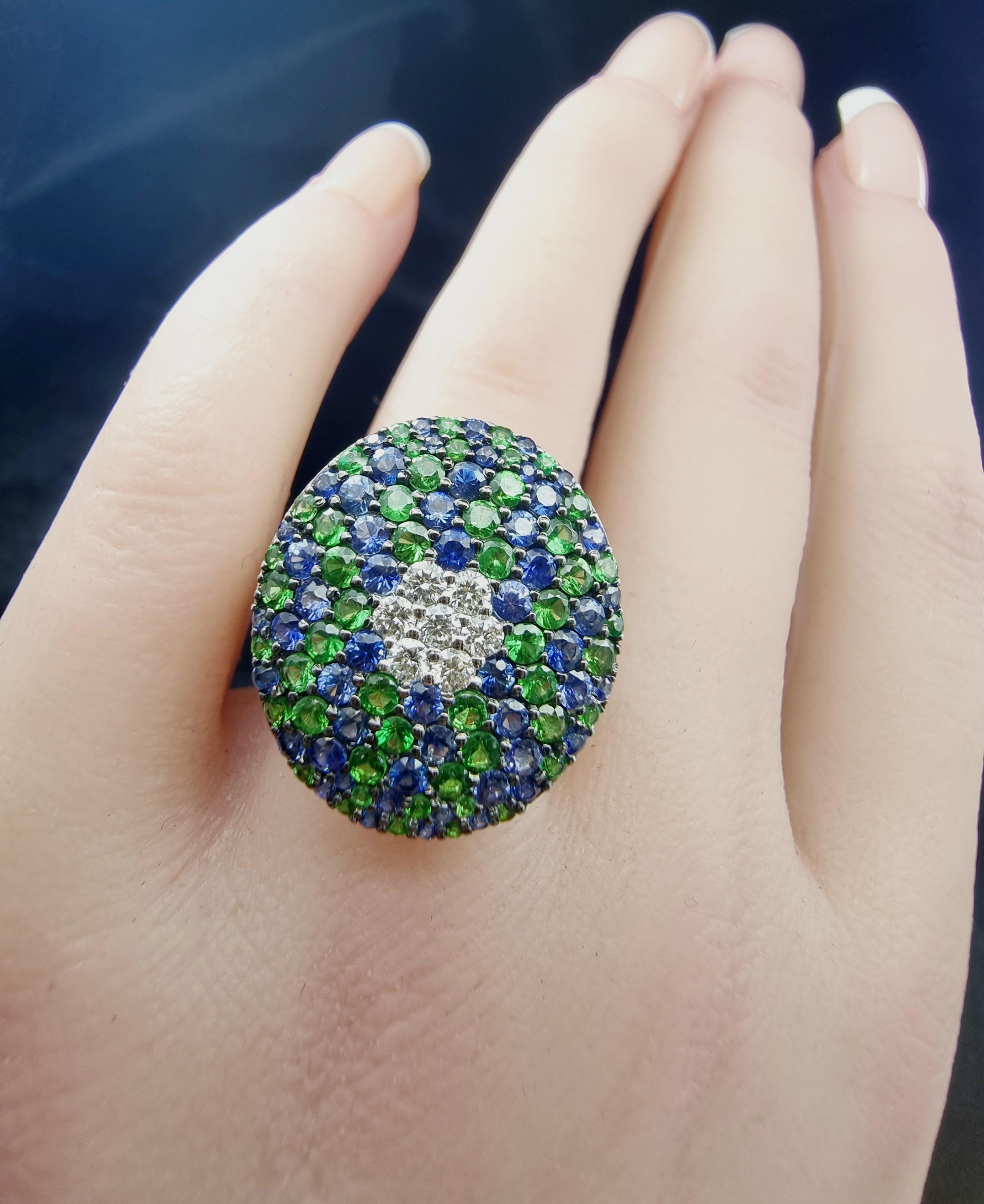 Anello a cupola con zaffiro e zaffiro e tsavorite In condizioni Nuovo in vendita a New York, NY