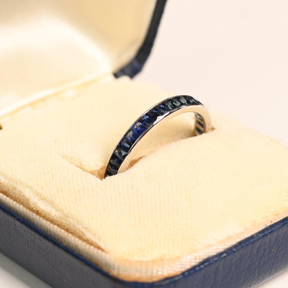 Hochzeitsring mit Diamanten und Saphiren ( ca. 2,00 kt), Platin im Zustand „Hervorragend“ im Angebot in New York, NY