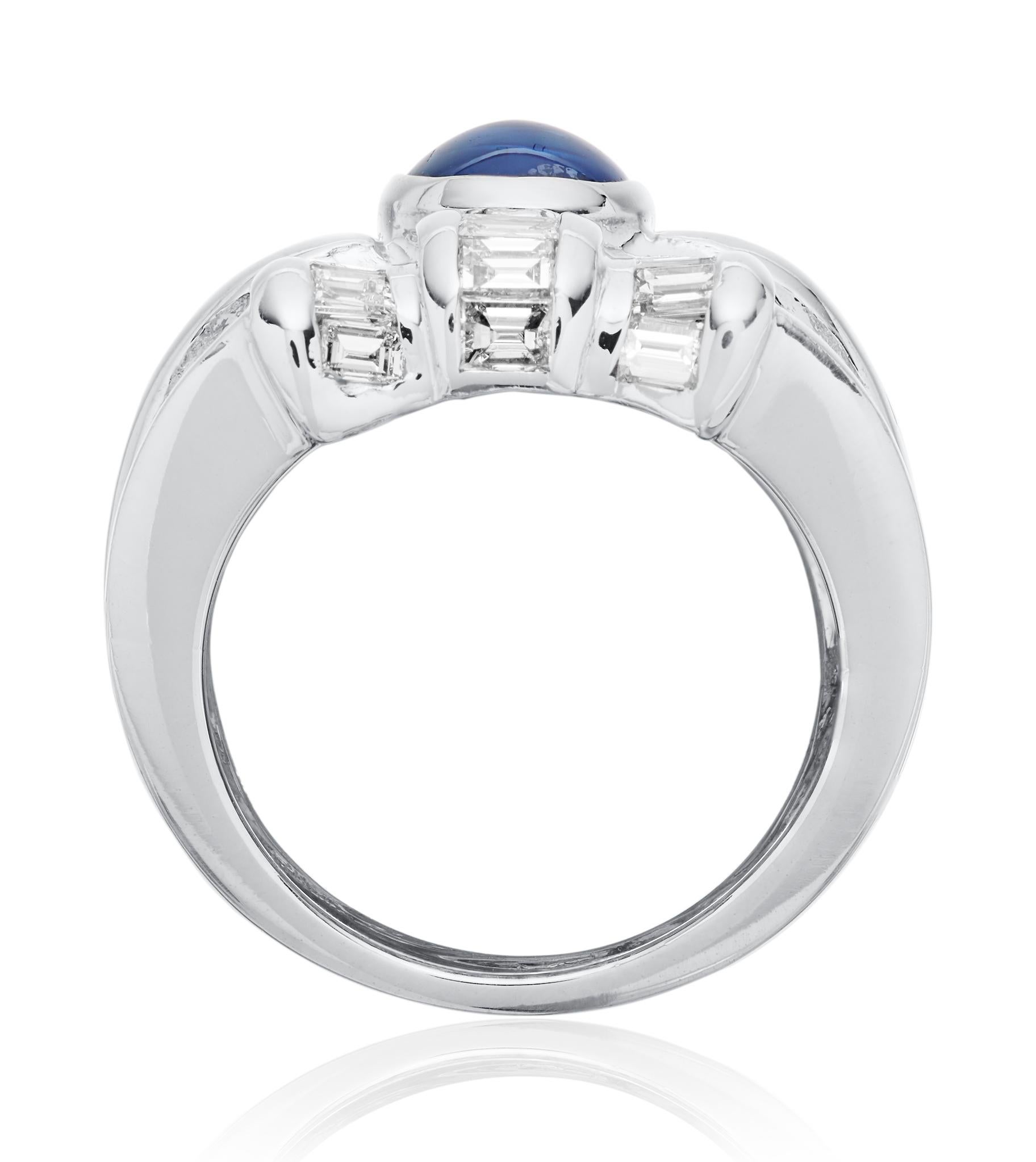 Bague en or blanc 18 carats diamant et saphir - Une pièce d'apparat spectaculaire en vente 2