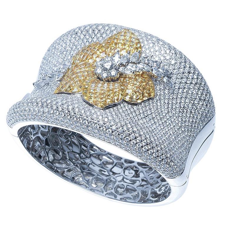 Diamond-Sapphires Flower  18karat white gold Bracelet For Sale