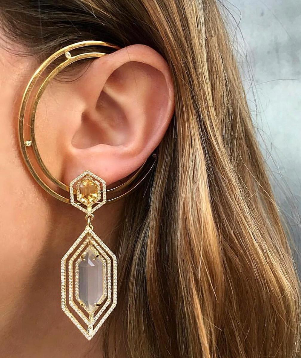 Instant Celestial Sparkle, just slip the Saturn Ear Cuff over your ear, No Piercings Needed.
This Ear Cuff depicts the rings of Saturn in Perfect Circles floating amidst diamonds connecting the rings.

18k Yellow Gold & White Diamonds
part of Karma
