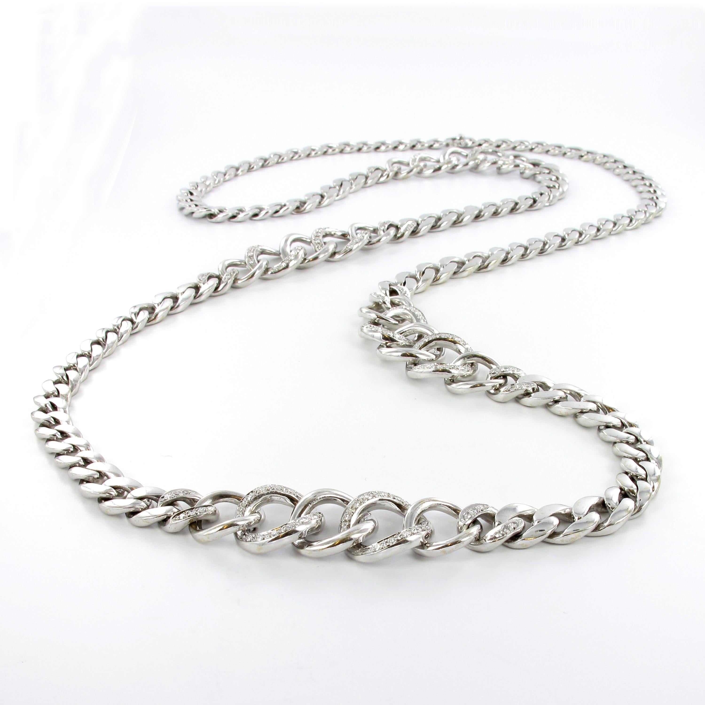 This modern 18 KT White Gold Sautoir can be used in many ways, whether with a little black dress, or with Jeans and T-shirt it adapts to the occasion. You can also try wearing it wrapped around the hinge several times. The Curb Chain Links varie in