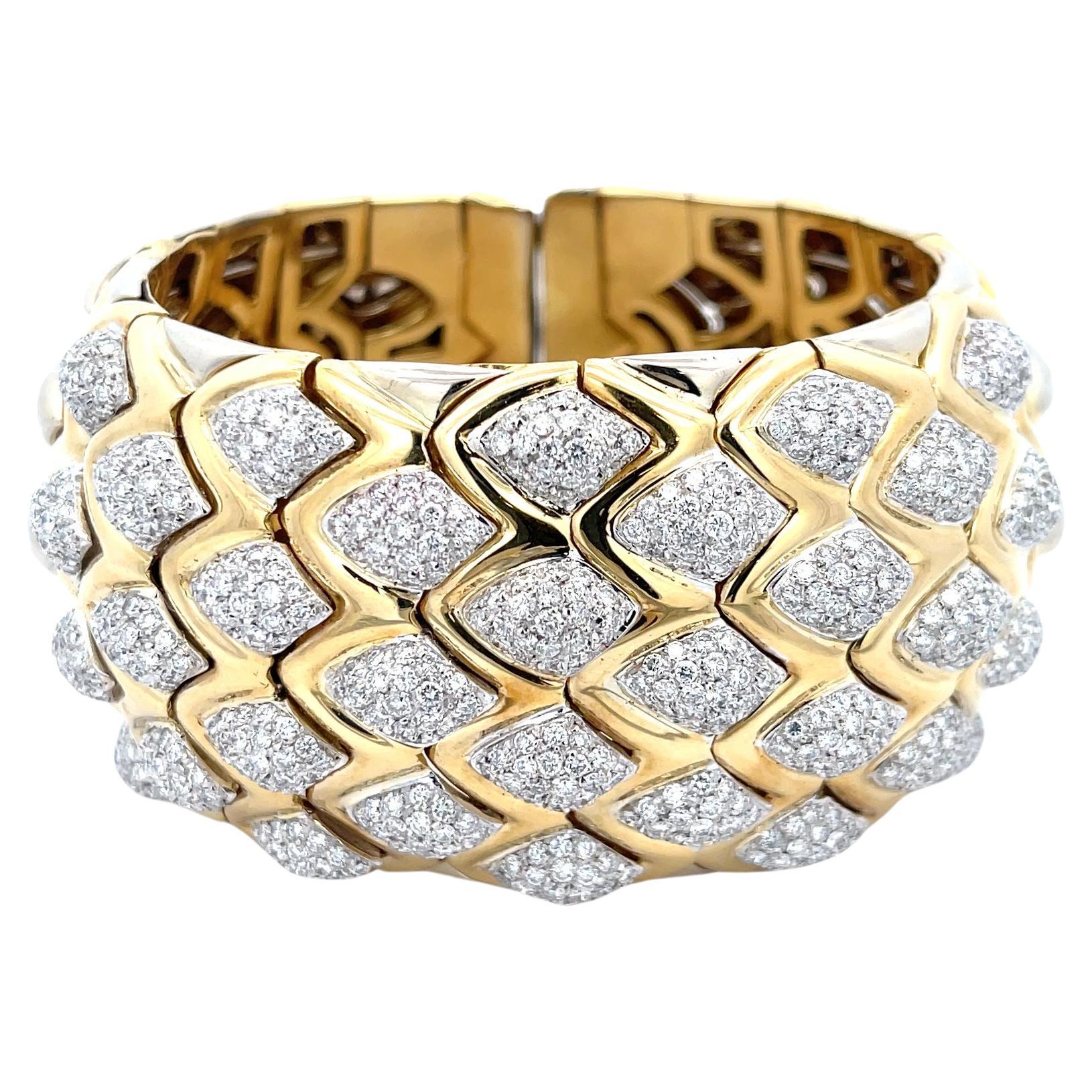 Manchette à échelle de diamants en or blanc et jaune 18 carats en vente