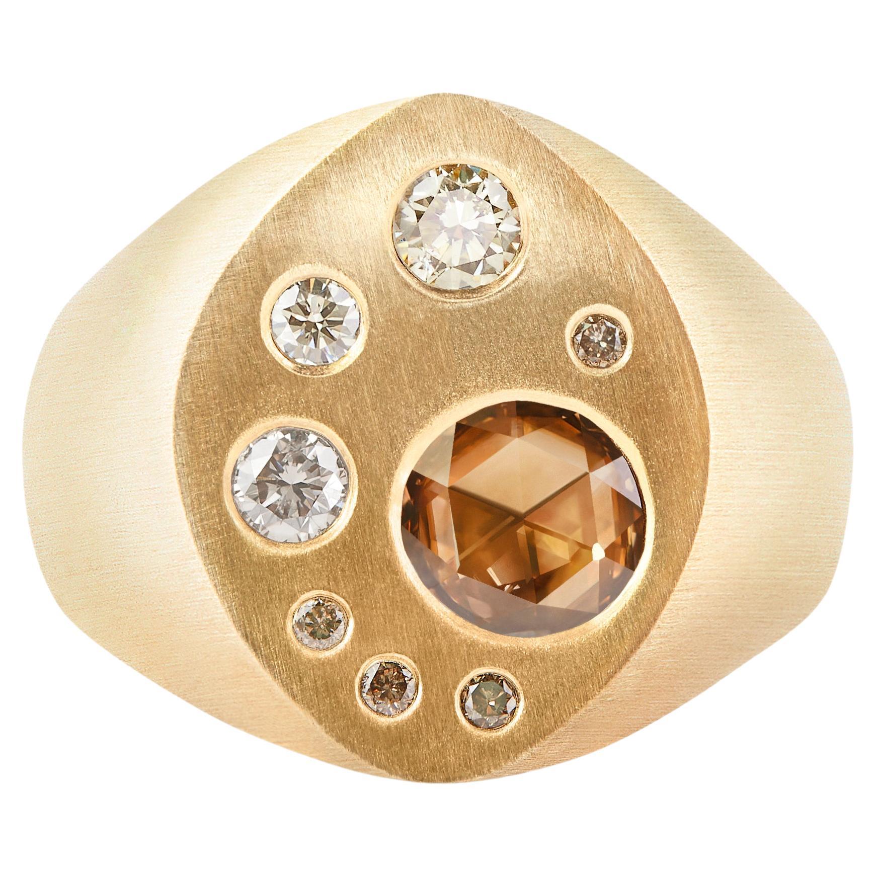 Bague de signet en or 9 carats avec dispersion de diamants par Allison Bryan en vente