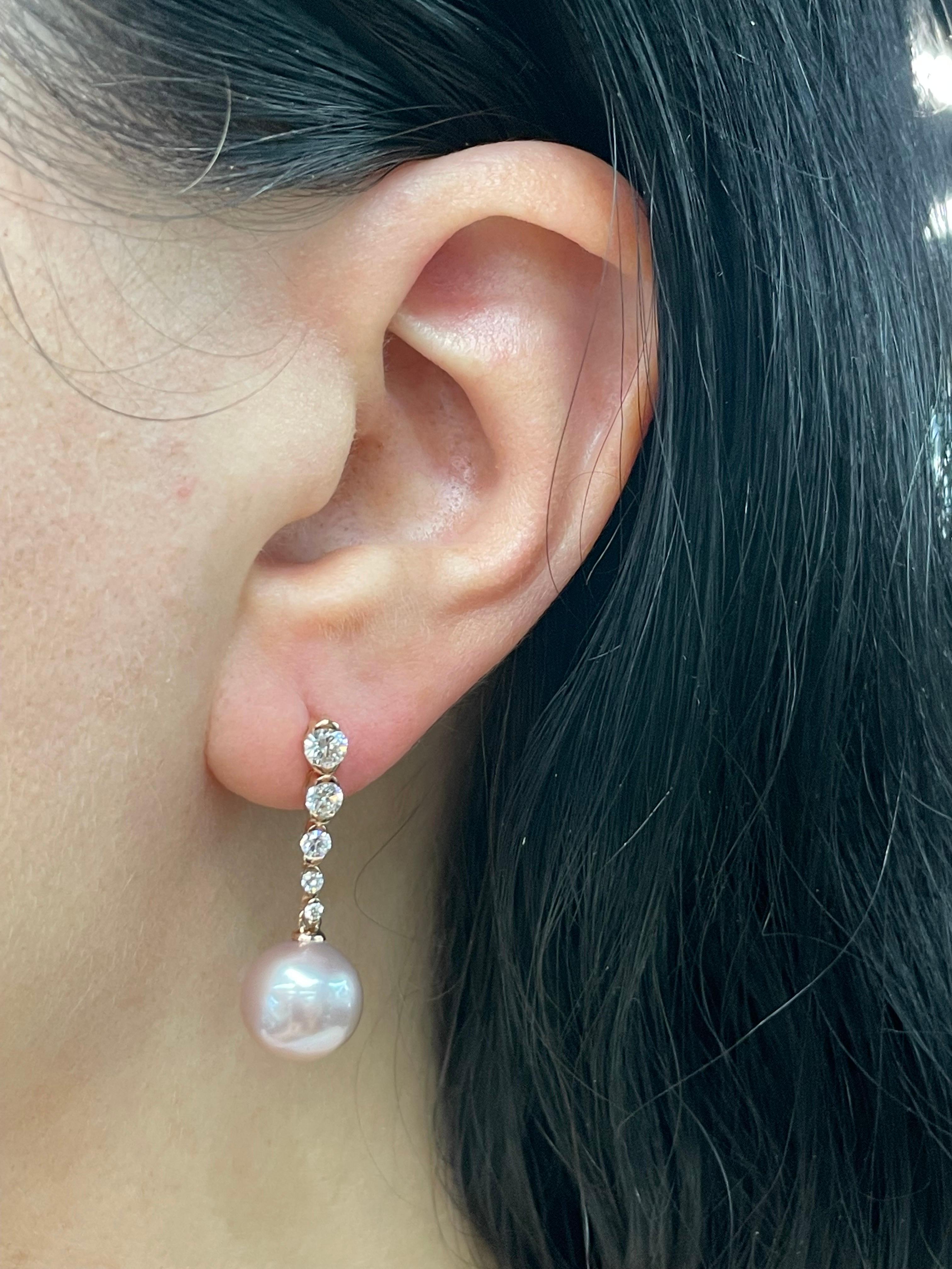 Boucles d'oreilles pendantes en perles d'eau douce roses de 0,76 carats 10-11 mm 14 carats avec diamants semi-bénisés en vente 3