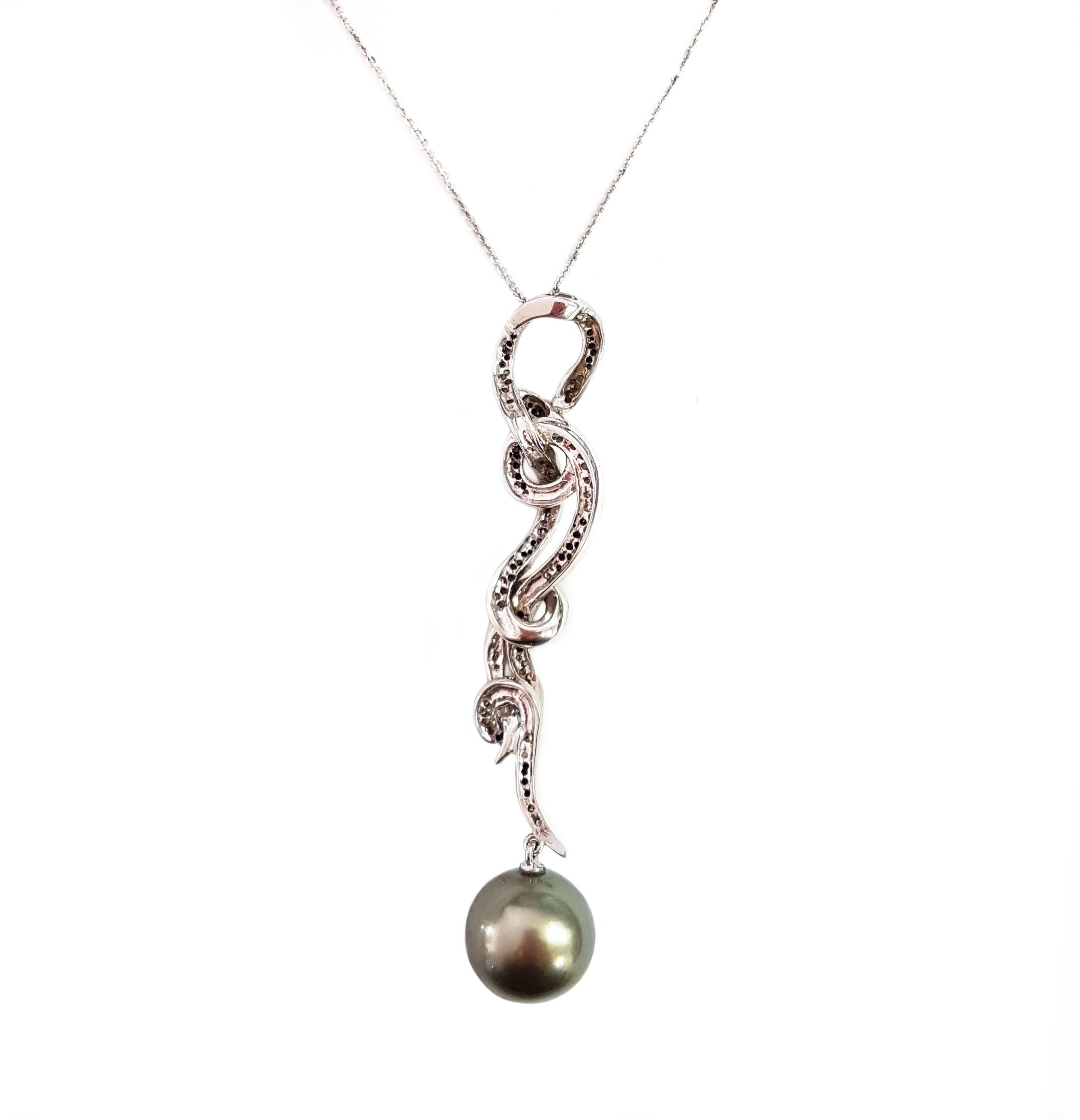 Round Cut 21st Century 18 Karat Gold Diamond and Tahitian Pearl Pendant Necklace and Chain For Sale