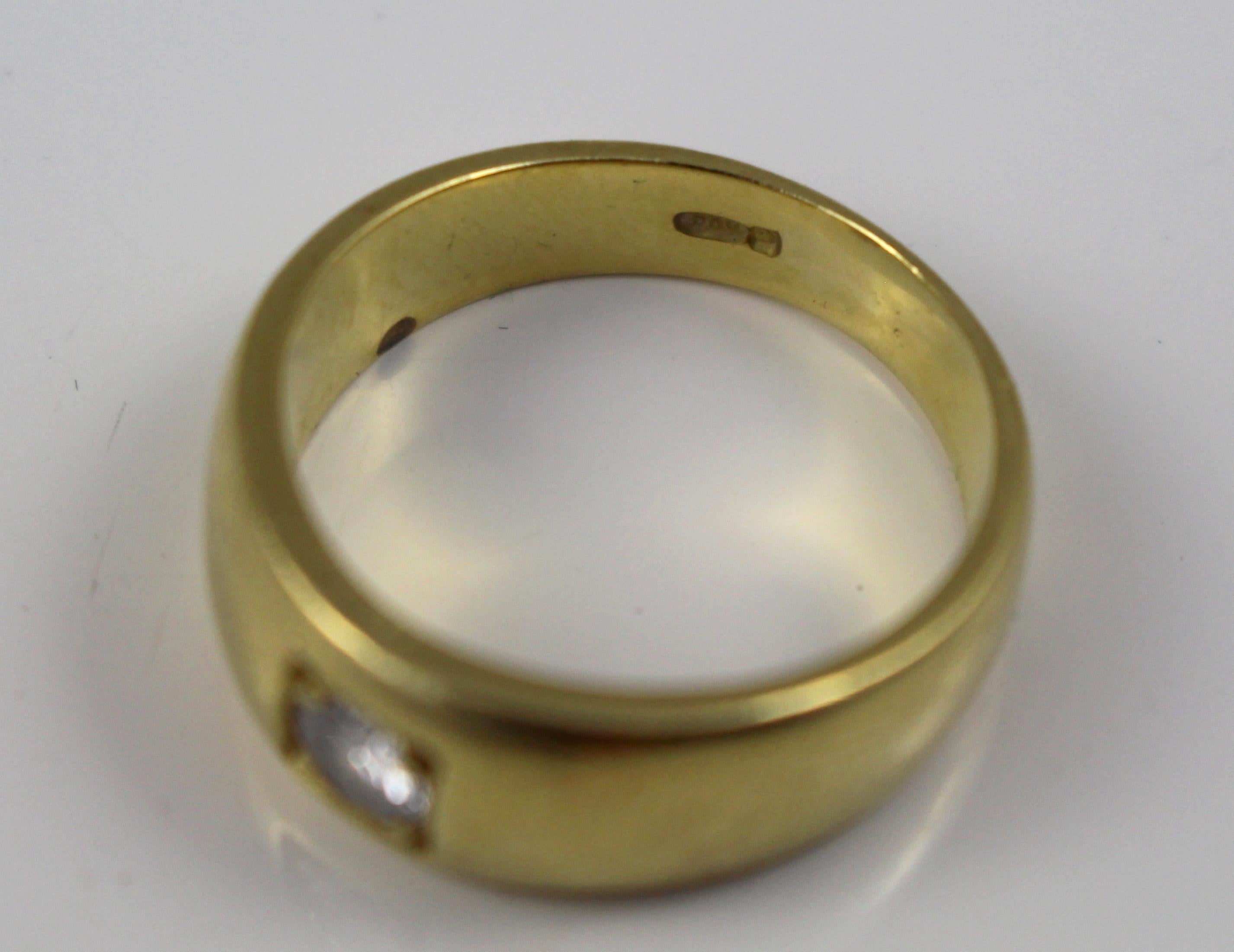 Diamond Set 18-Carat Gold Signet Ring For Sale 1