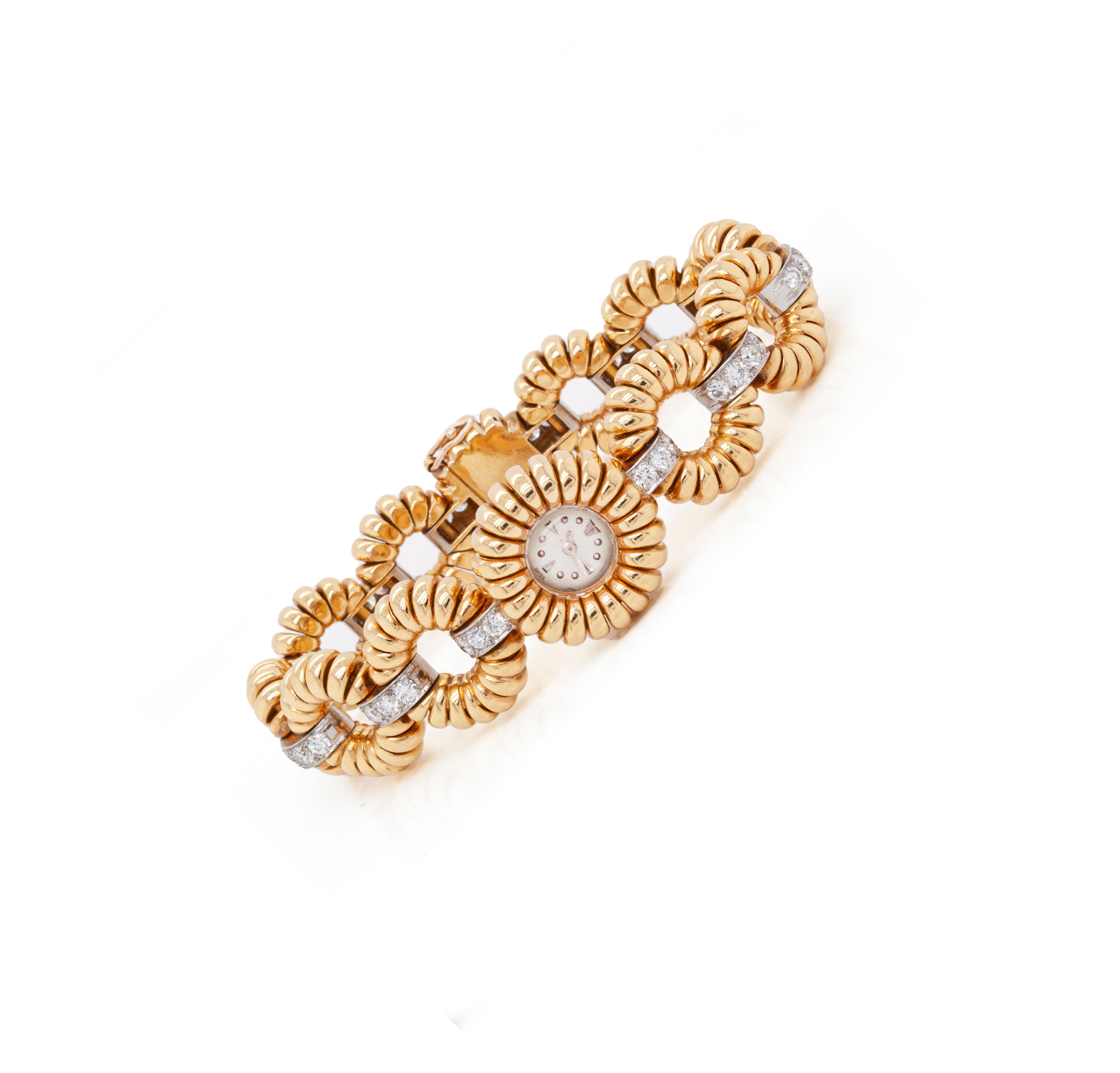 Moderne Van Cleef & Arpels Bracelet montre vintage en or jaune et blanc 18 carats serti de diamants en vente