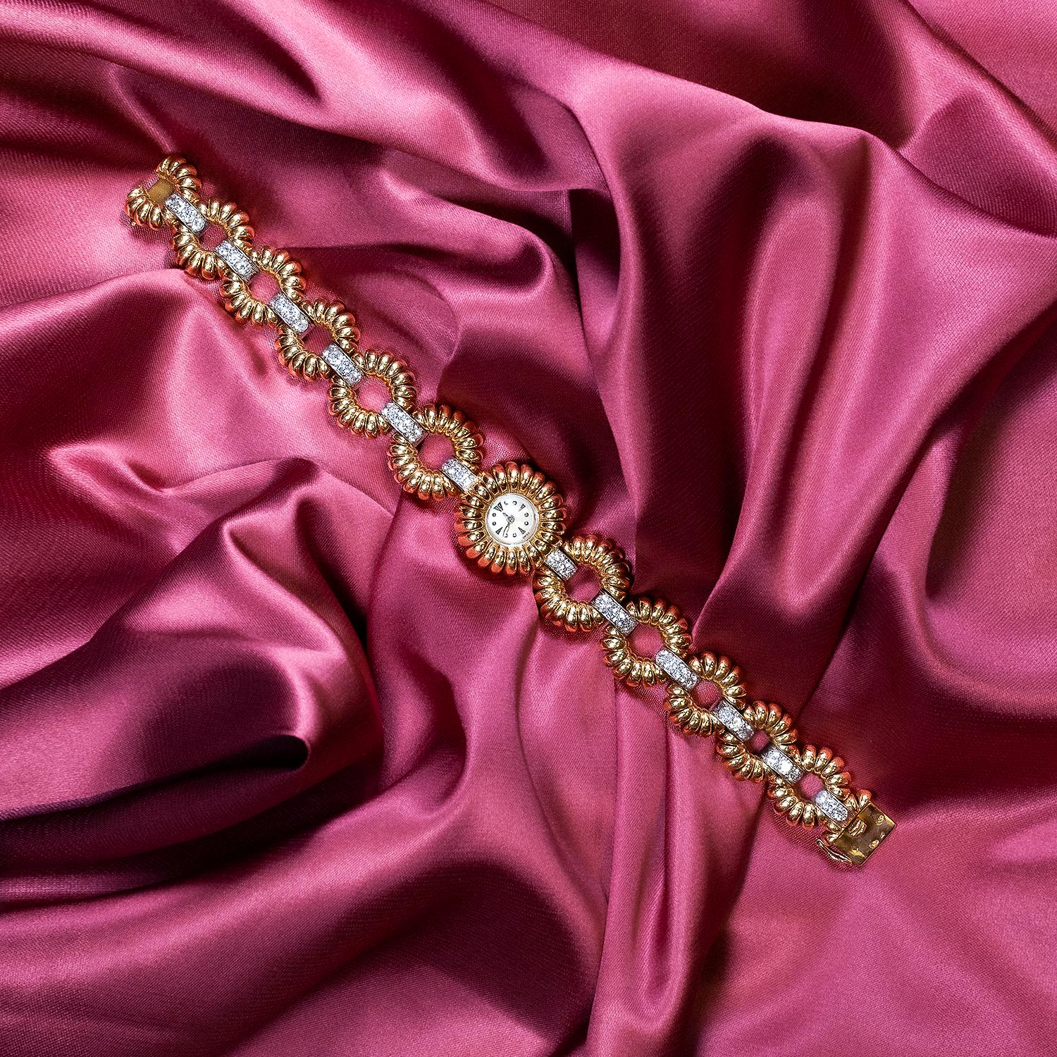 Van Cleef & Arpels Bracelet montre vintage en or jaune et blanc 18 carats serti de diamants Excellent état - En vente à London, GB