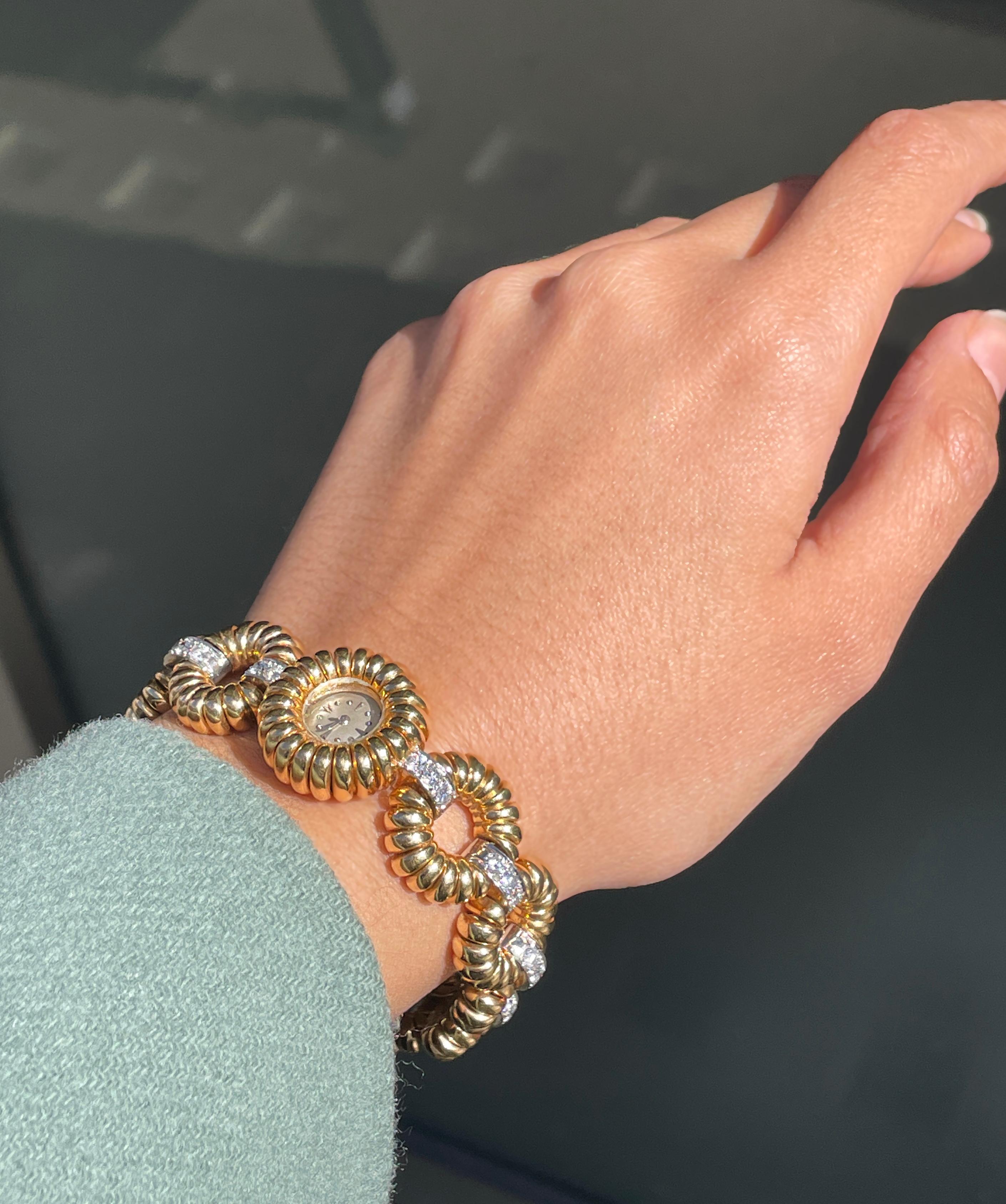 Van Cleef & Arpels Bracelet montre vintage en or jaune et blanc 18 carats serti de diamants Pour femmes en vente