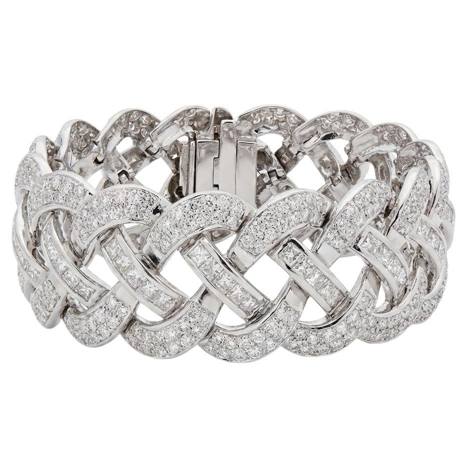 Diamond-Set Bangle with Princess and Brilliant Cuts in 18k White Gold For Sale