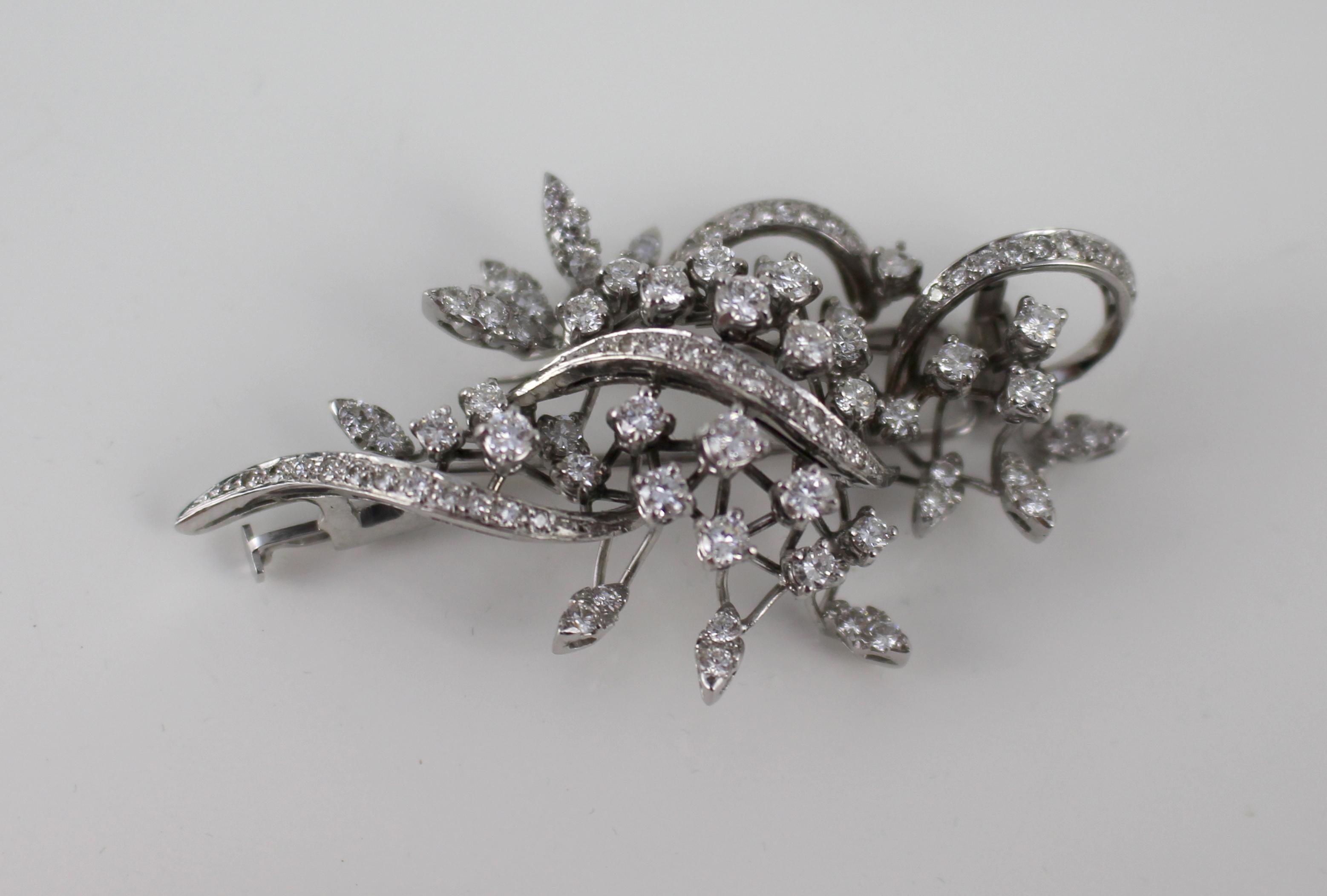Diamond Set Foliate 18-Carat White Gold Brooch In Good Condition For Sale In Worcester, Worcestershire