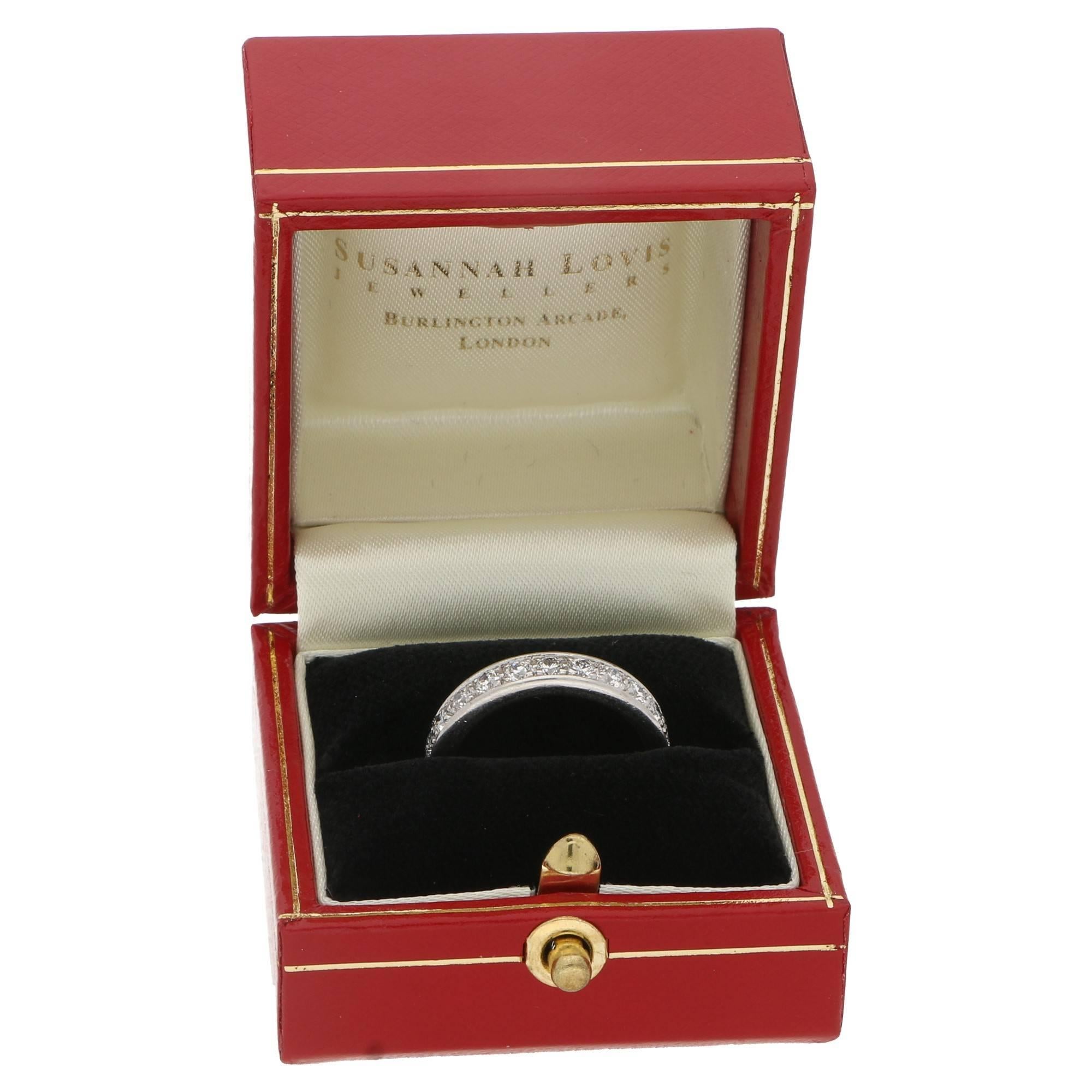Taille ronde Bague d'éternité complète en or blanc 18 carats sertie de diamants 1,52 carat en vente