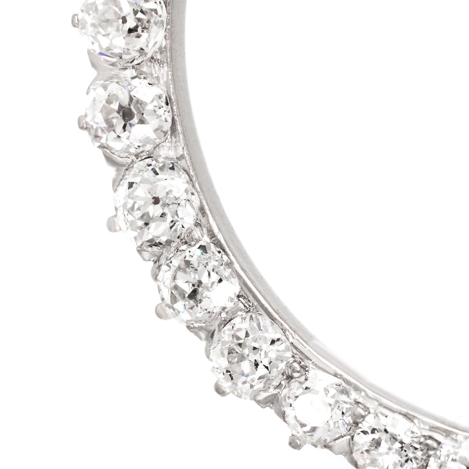Diamond-set Platinum Crescent Moon Brooch by Barthman New York In Excellent Condition For Sale In Litchfield, CT