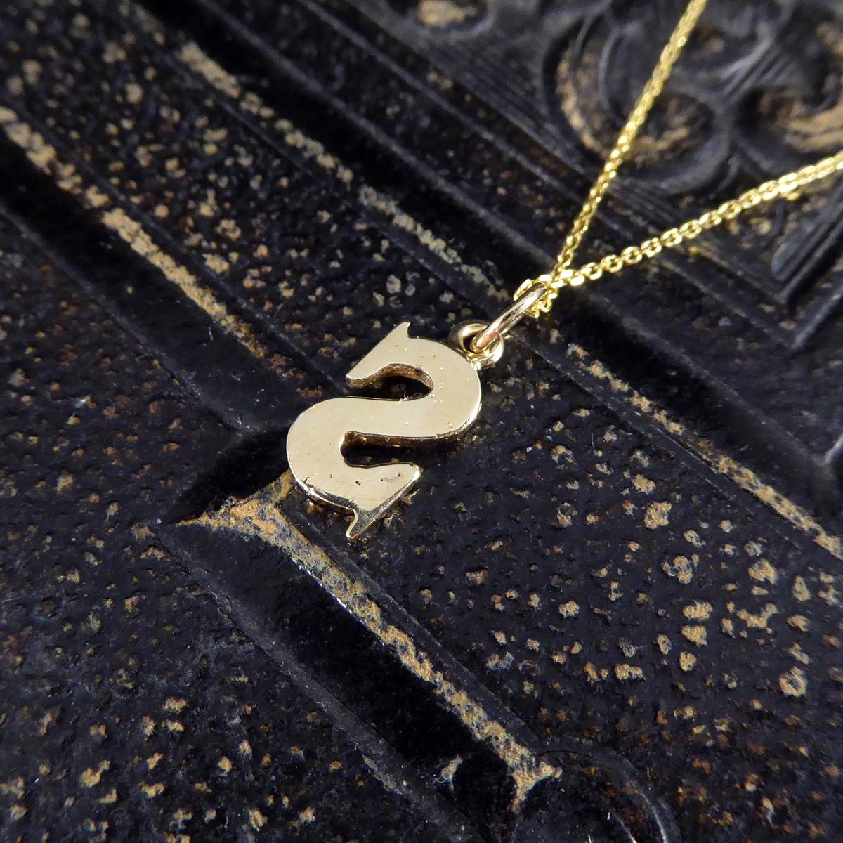 Diamond Set S Initial Pendant in 18ct Yellow Gold on a Yellow Gold Necklace In Good Condition For Sale In Yorkshire, West Yorkshire