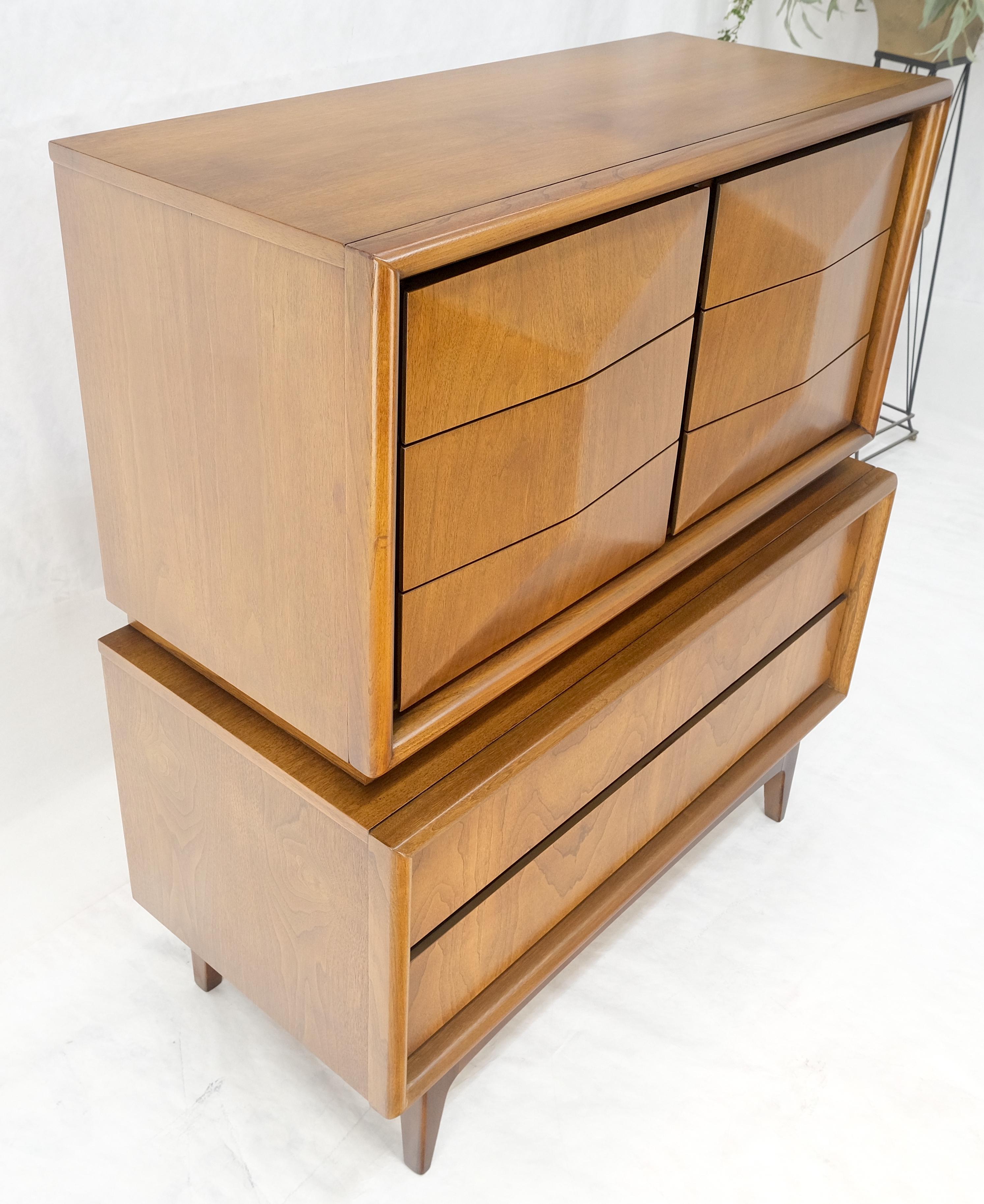 Cassetti frontali a forma di diamante Cassettone alto in noce del Mid Century Modern Dresser MINT! in vendita 7