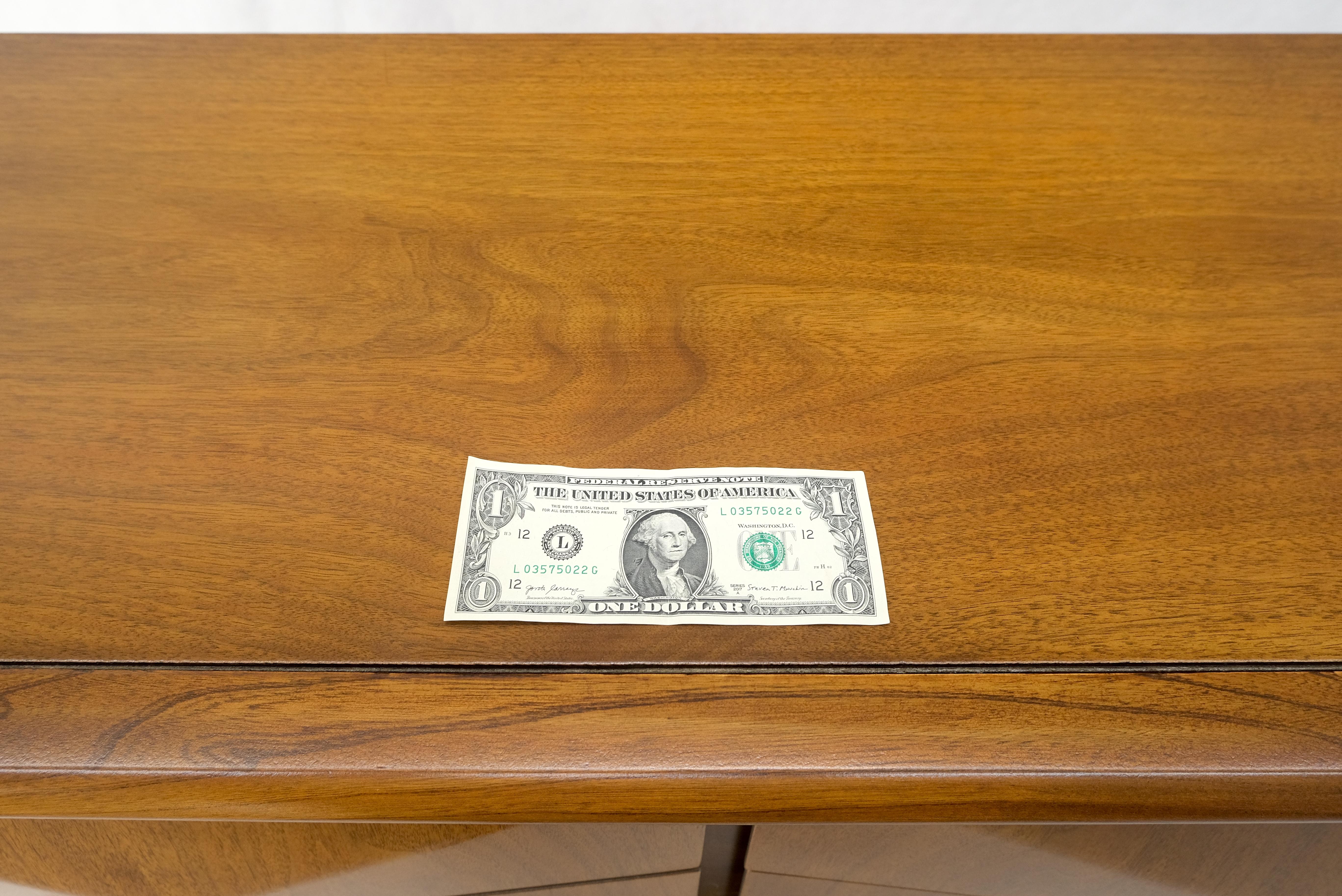 Cassetti frontali a forma di diamante Cassettone alto in noce del Mid Century Modern Dresser MINT! in vendita 10