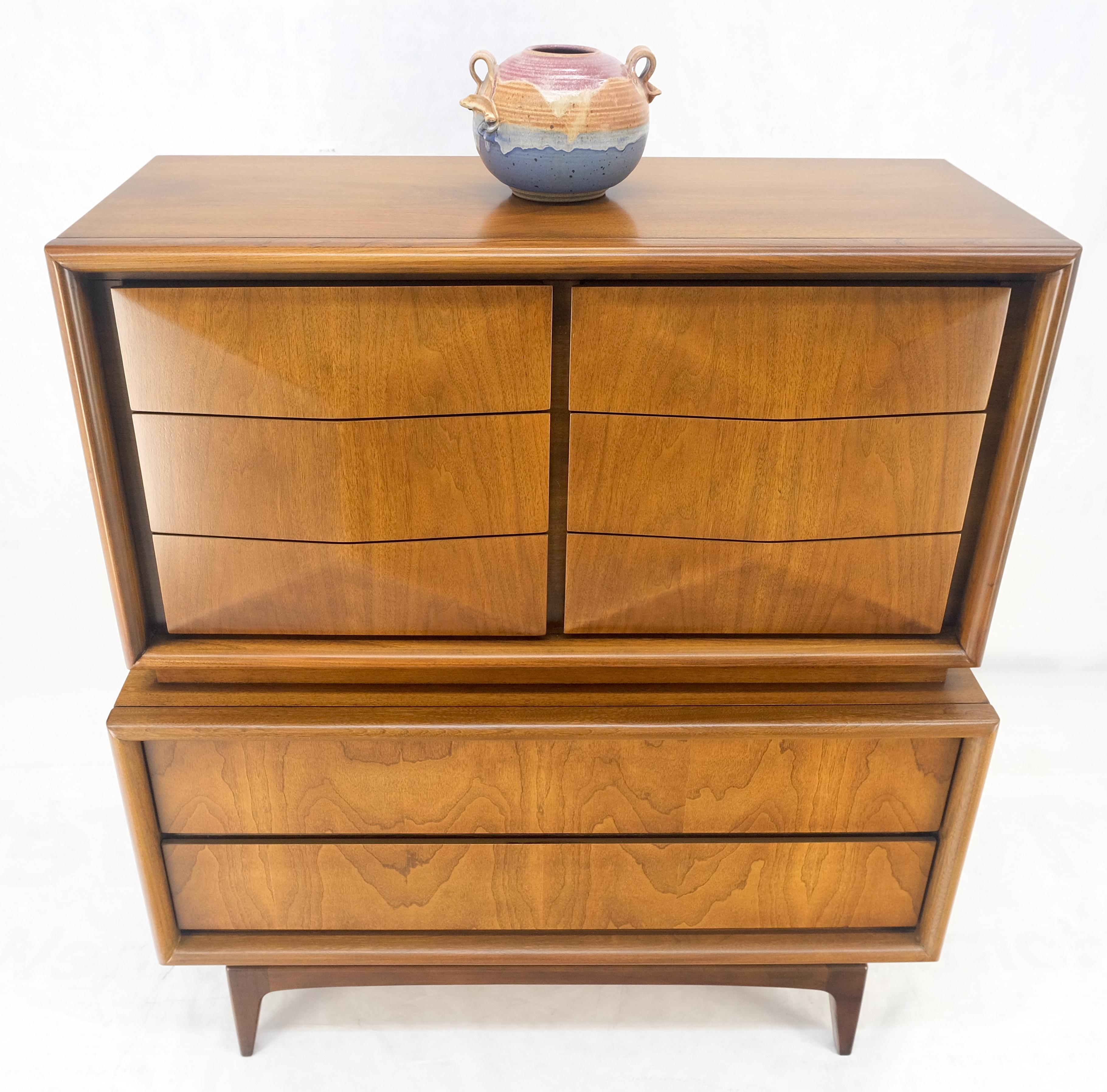 Cassetti frontali a forma di diamante Cassettone alto in noce del Mid Century Modern Dresser MINT! in vendita 11