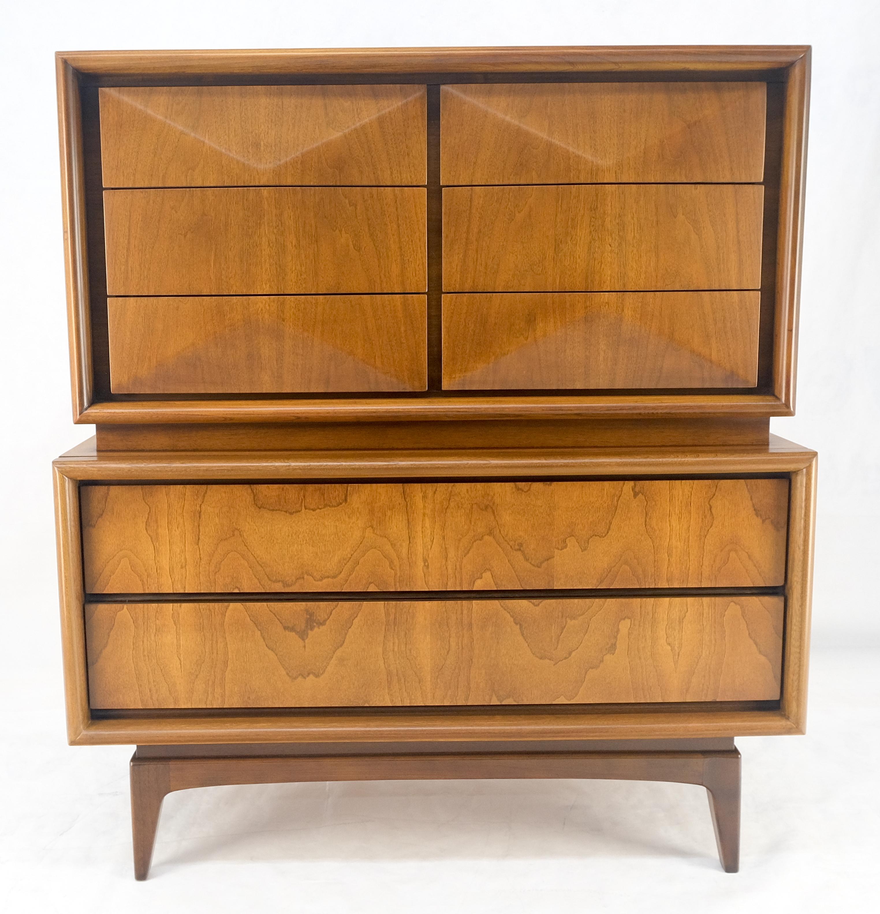 Americano Cassetti frontali a forma di diamante Cassettone alto in noce del Mid Century Modern Dresser MINT! in vendita