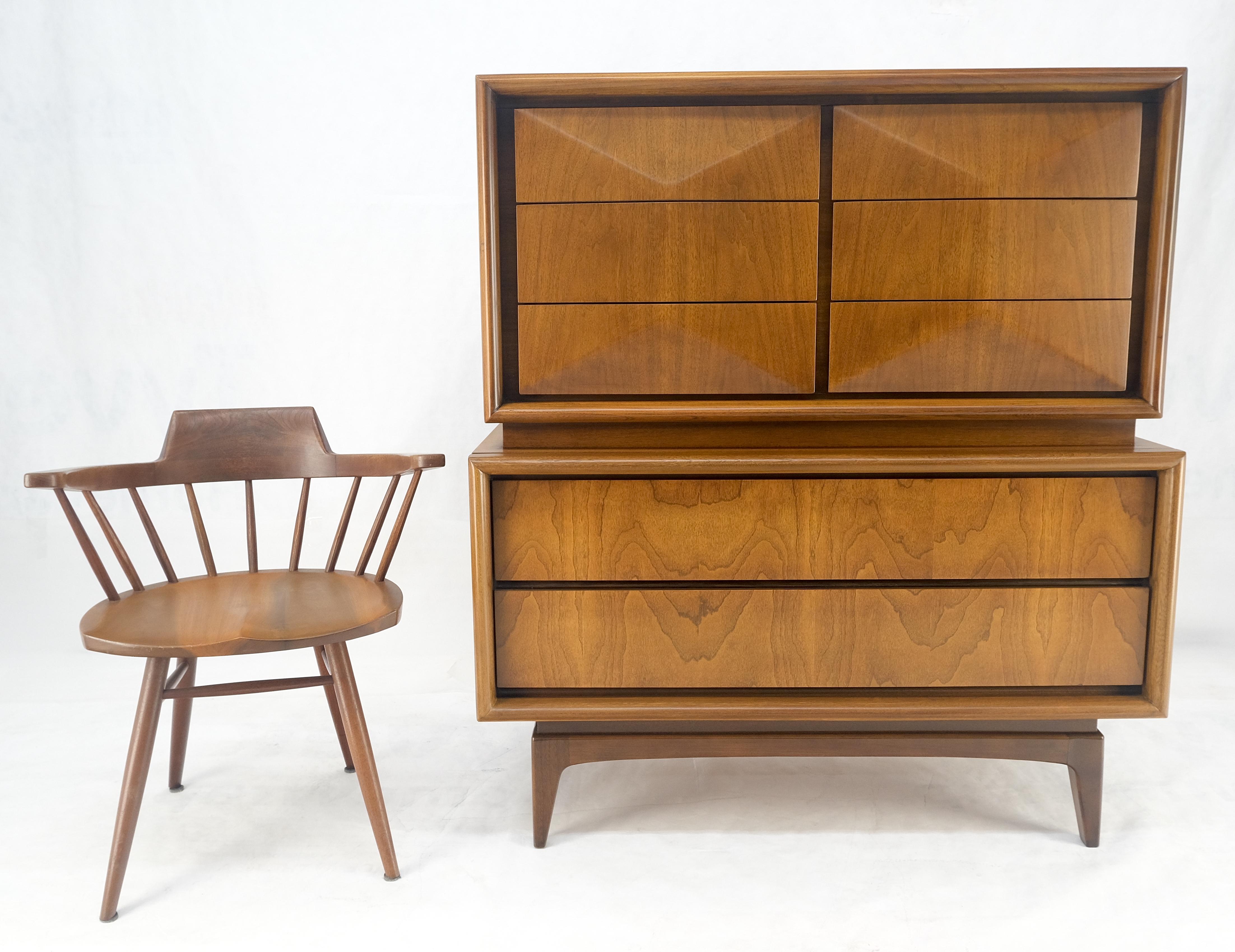 XX secolo Cassetti frontali a forma di diamante Cassettone alto in noce del Mid Century Modern Dresser MINT! in vendita