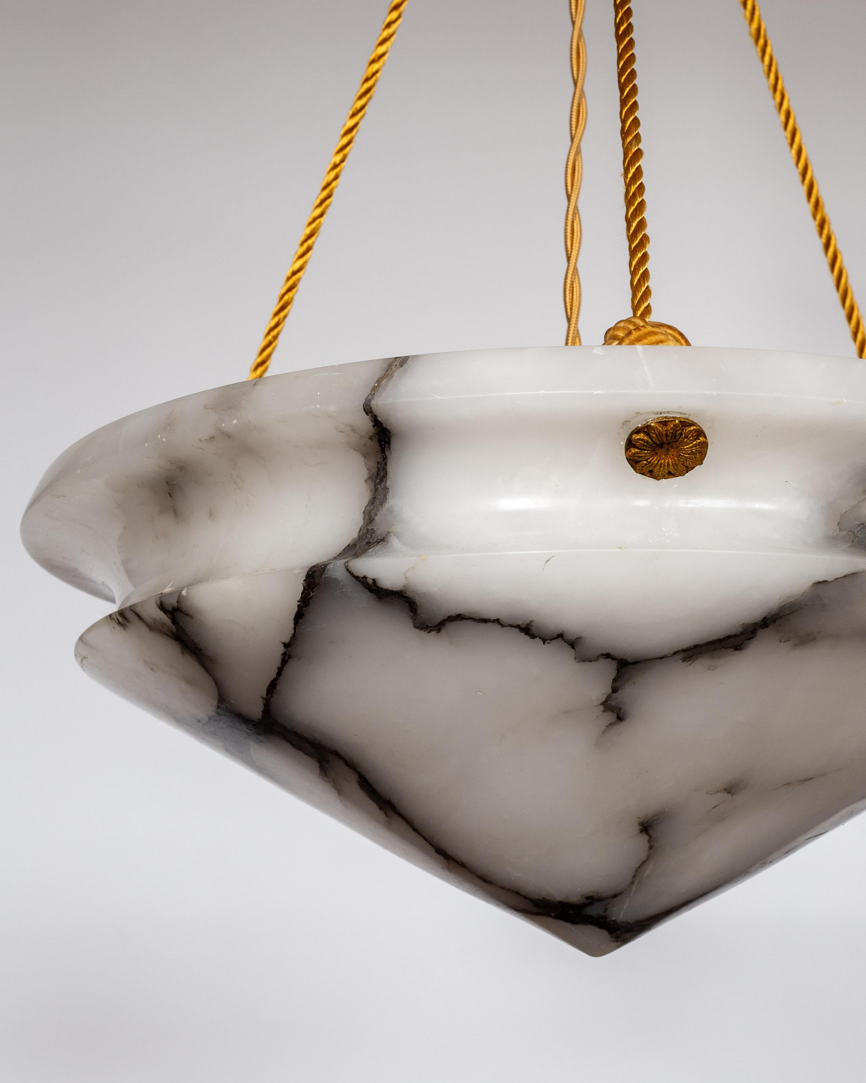Pendentif en albâtre en forme de diamant avec des veines noires et blanches, années 1930, Art déco en vente 1