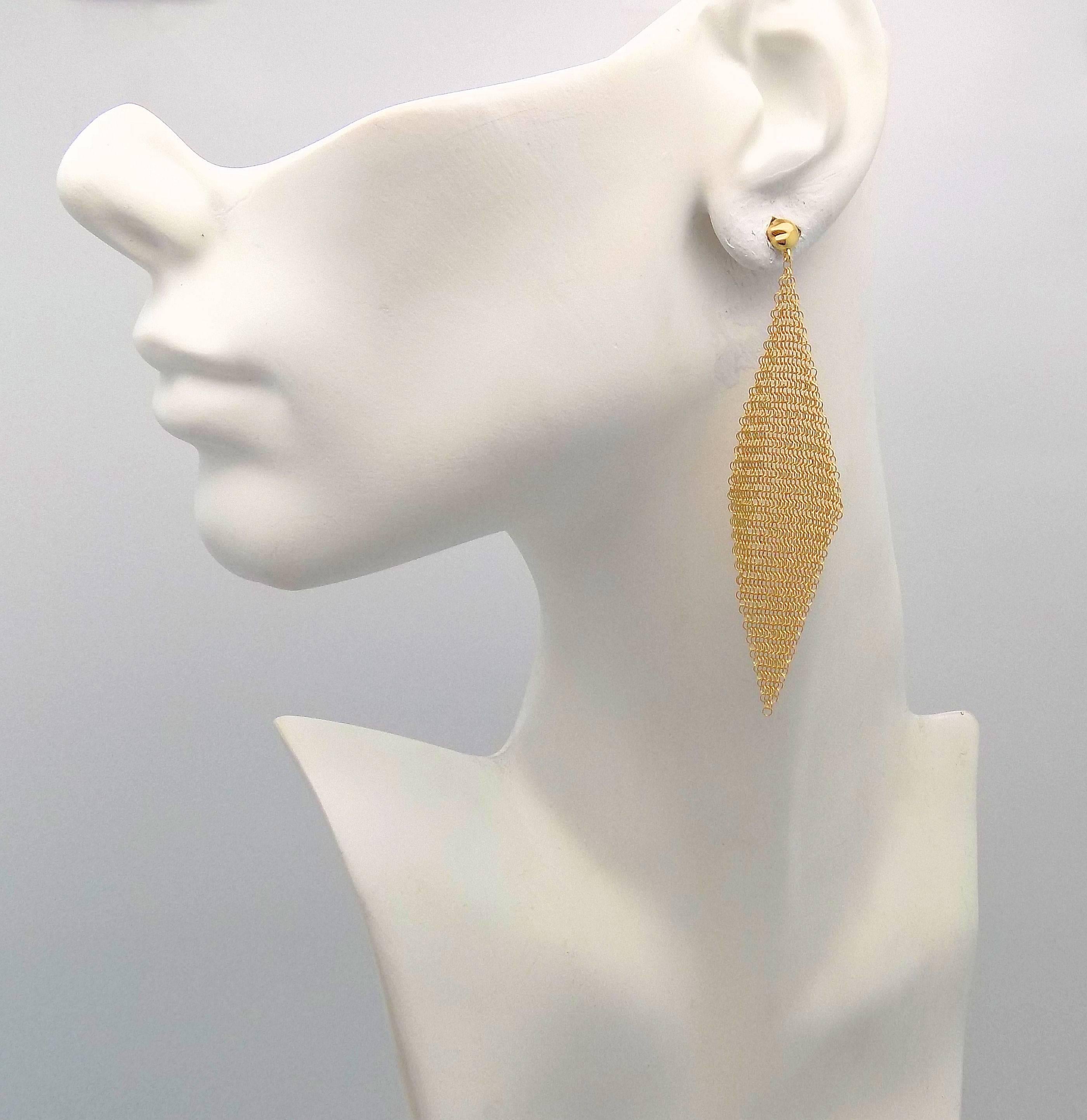 Stunning Pair of 14 Karat Yellow Gold Diamond Shaped Mesh Earrings 3