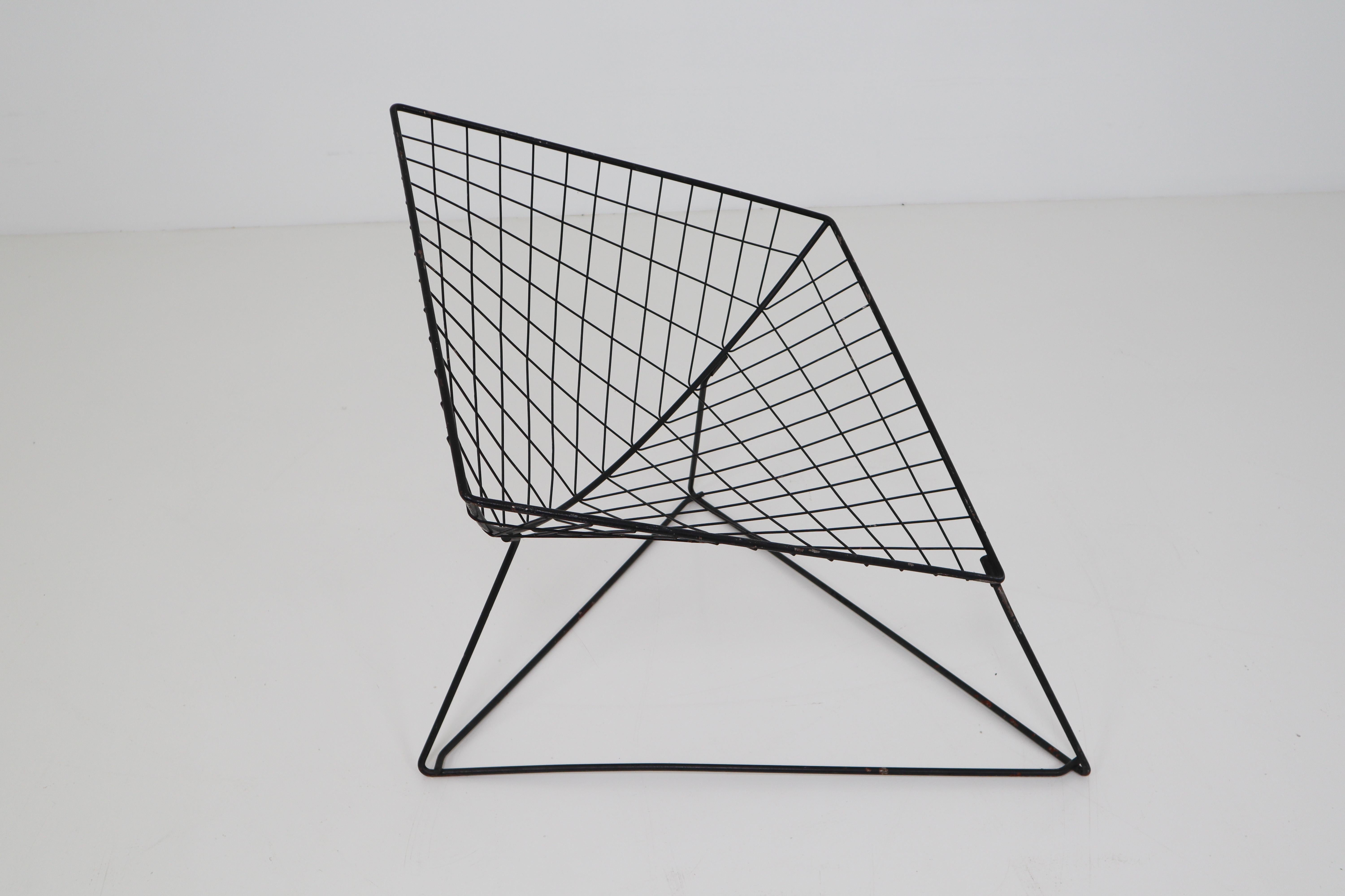 Diamond Shaped Metal Wired Chairs Designed by Niels Gammelgaard in the 1980s In Good Condition In Almelo, NL