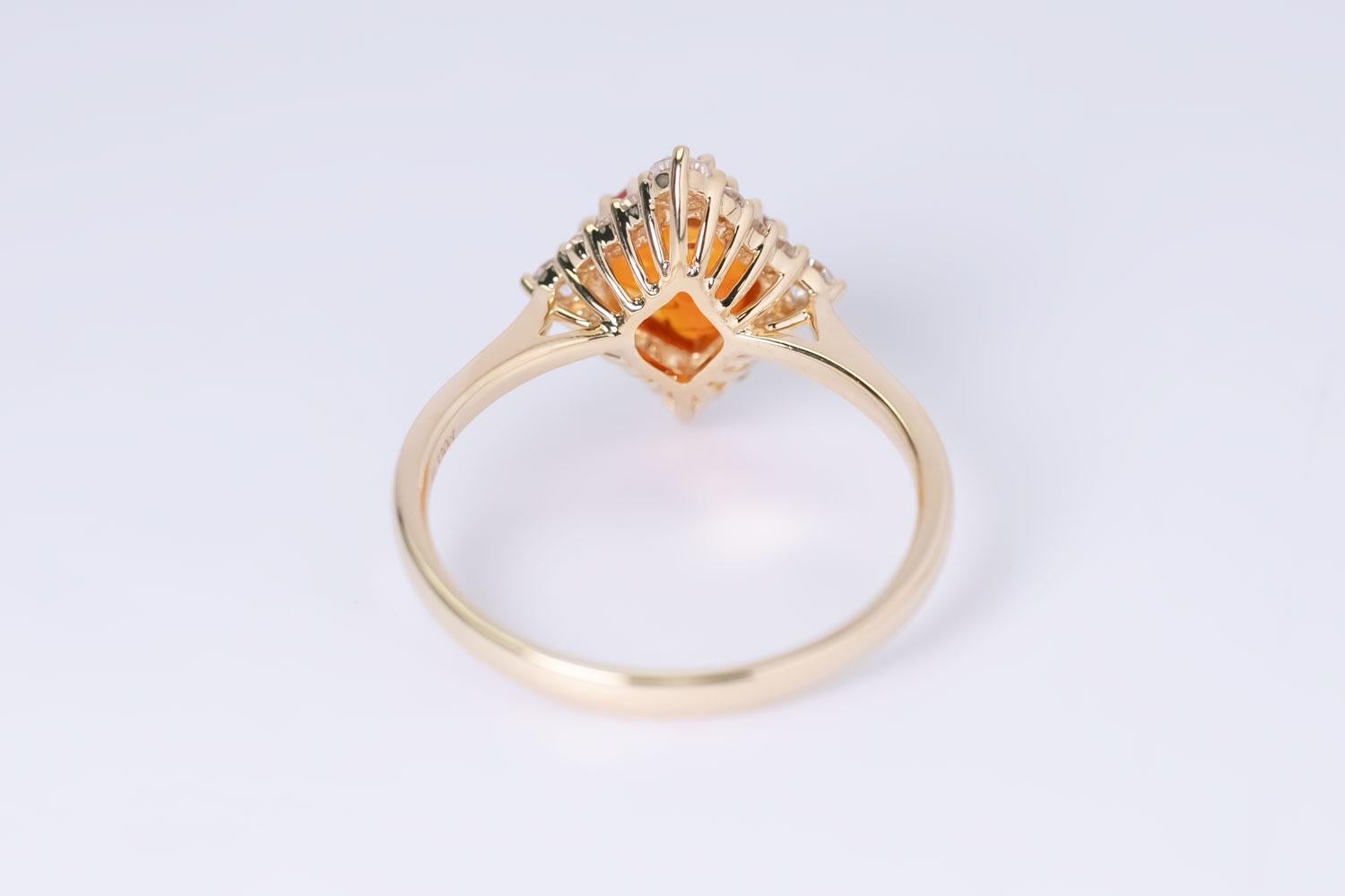 Anillo de compromiso de diamantes en forma de ópalo de fuego mexicano de oro amarillo de 18 quilates en venta 4