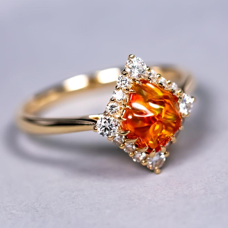 Anillo de compromiso de diamantes en forma de ópalo de fuego mexicano de oro amarillo de 18 quilates en Nuevo estado para la venta en Suwanee, GA