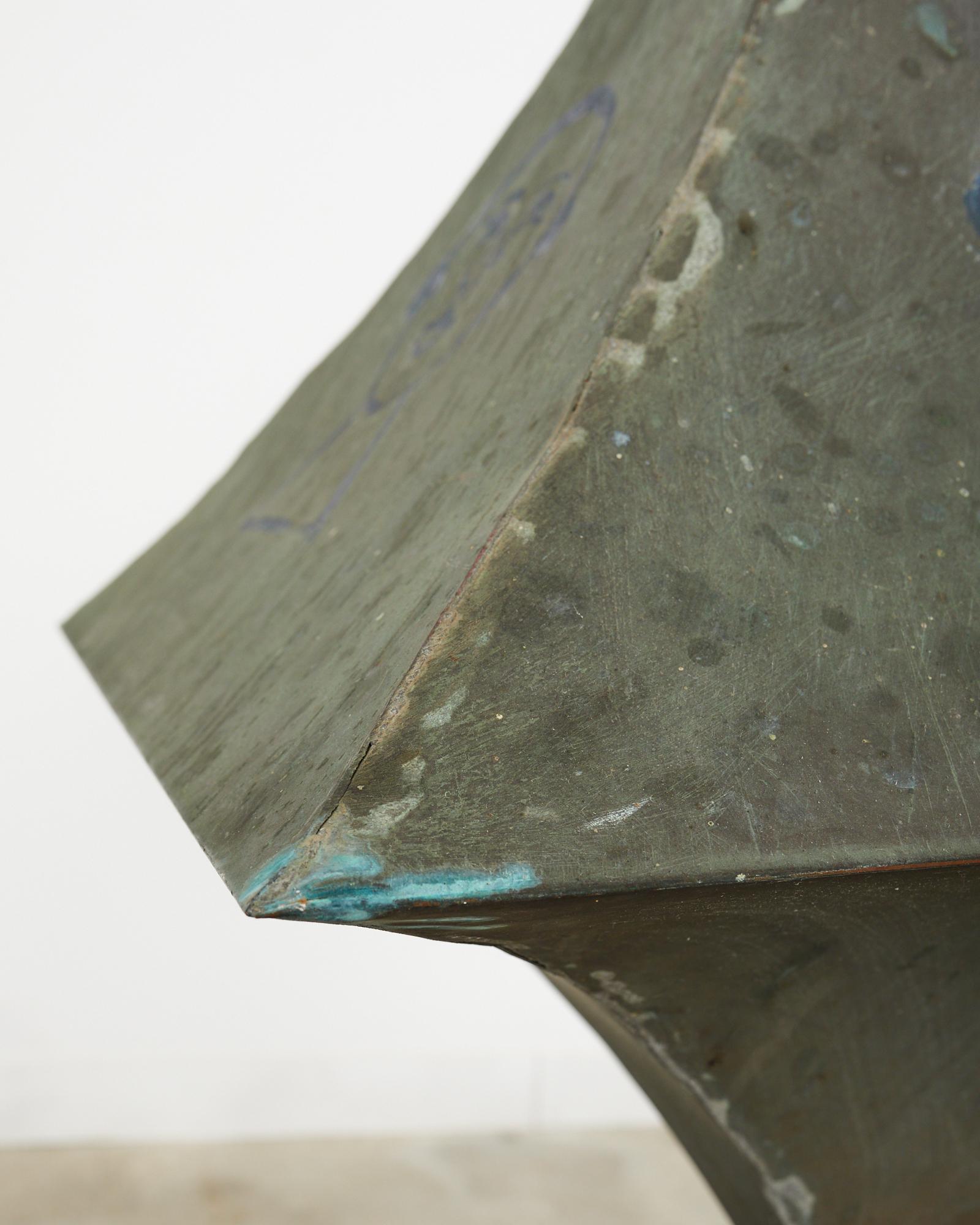Zinc Épi de faîtage en zinc en forme de diamant ou ornement de jardin Sculpture en vente