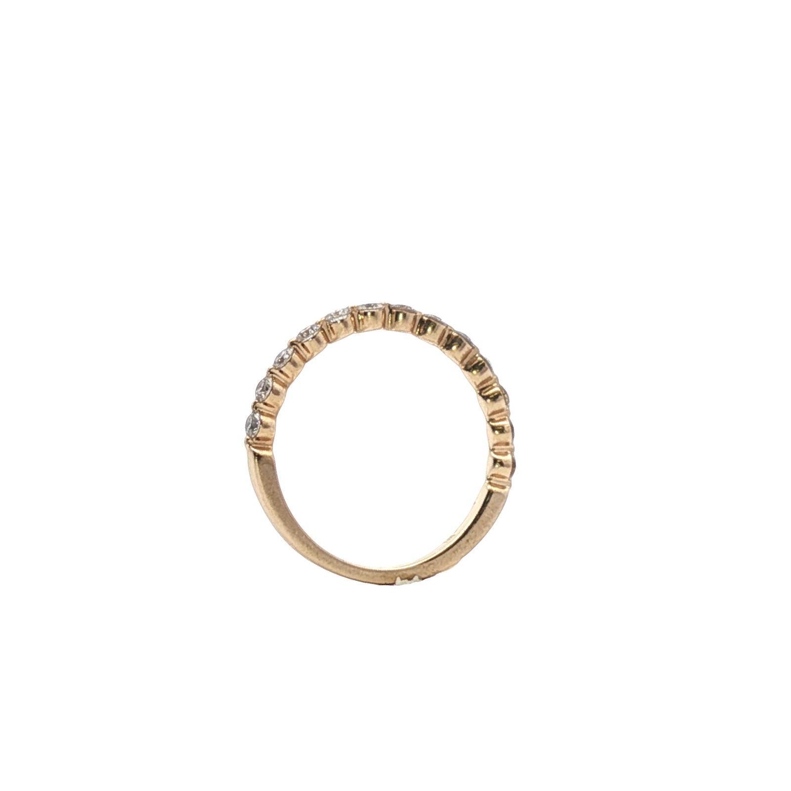 Gemeinsamer Diamantring 14 Karat Gelbgold Moderner Bandring (Brillantschliff) im Angebot