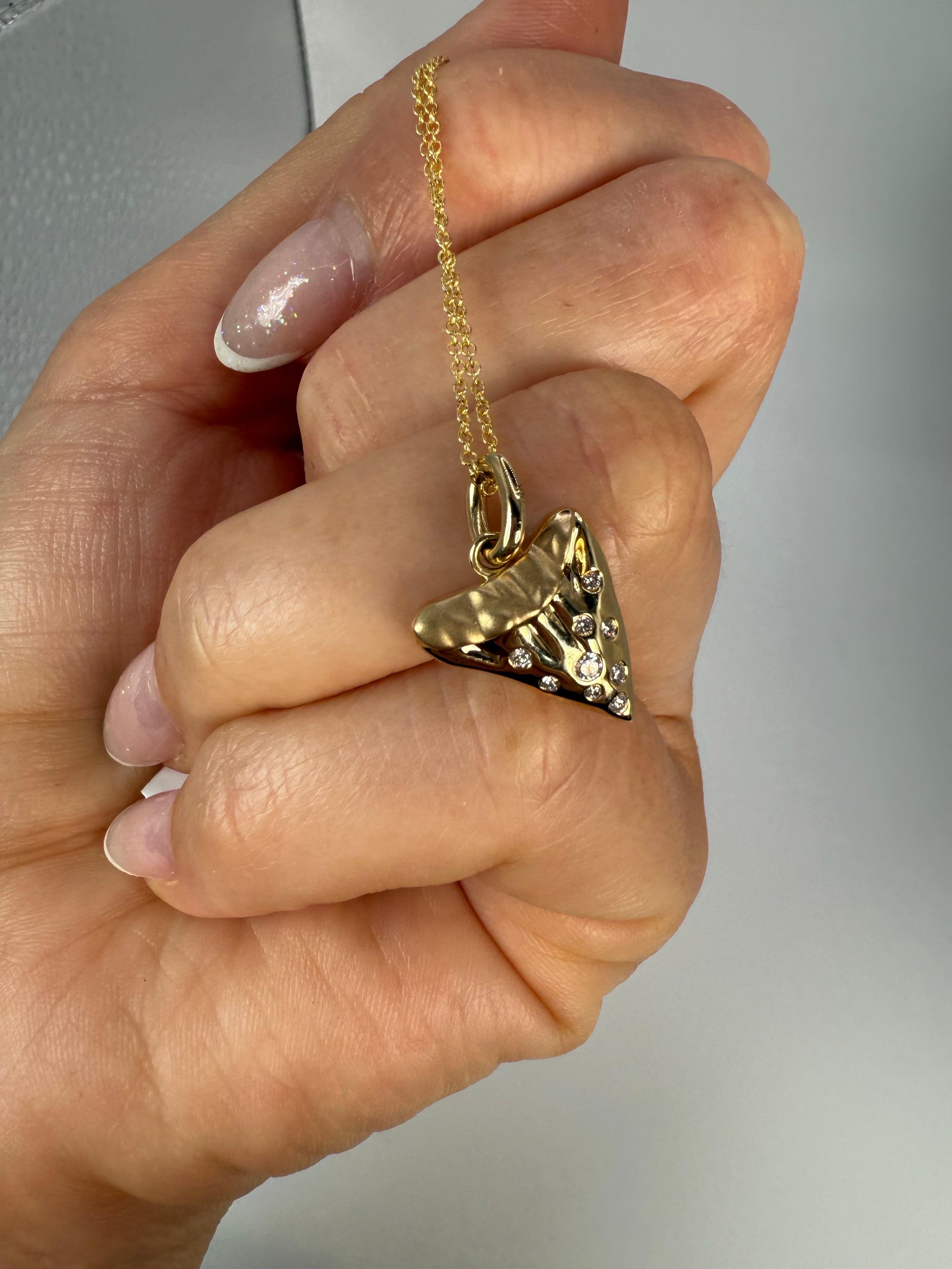 Taille brillant Dent de requin en diamant or 14KT en vente
