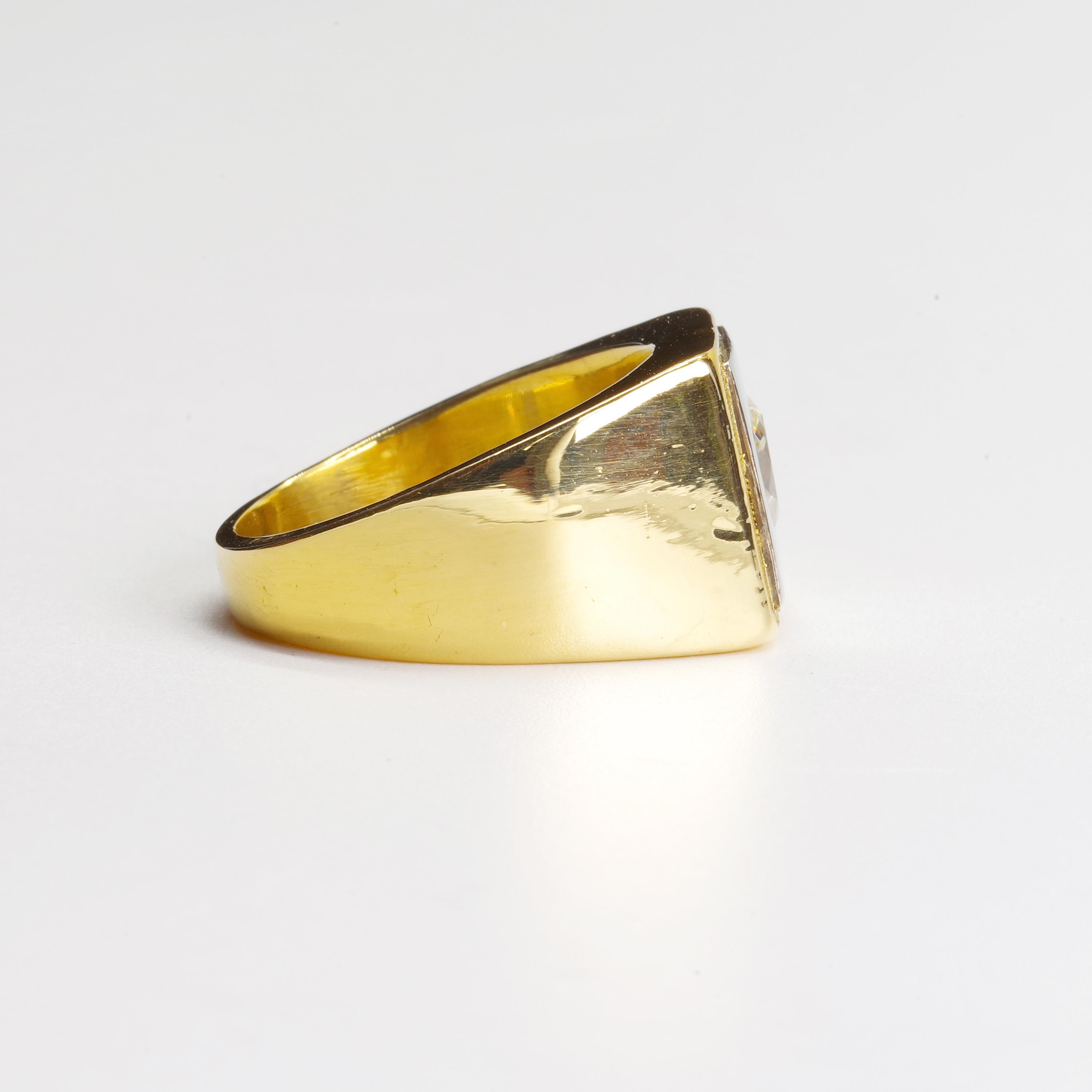 Diamond Signet Ring from France, circa 1940 3