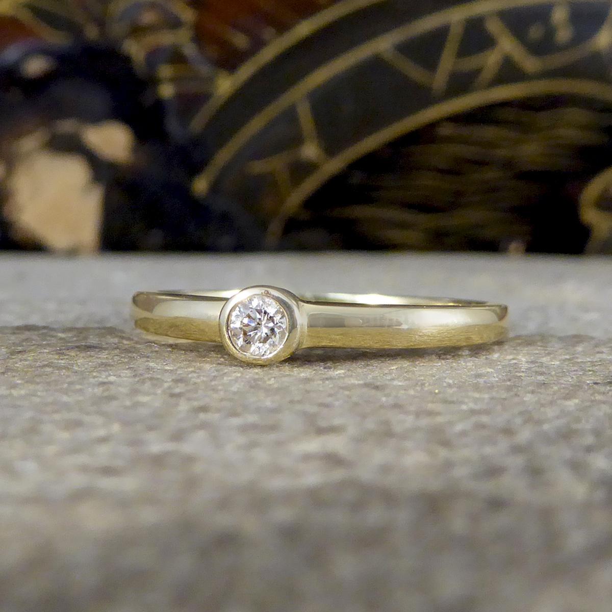 Diamond Single Stone Ring in Yellow Gold Bezel Setting In New Condition For Sale In Yorkshire, West Yorkshire