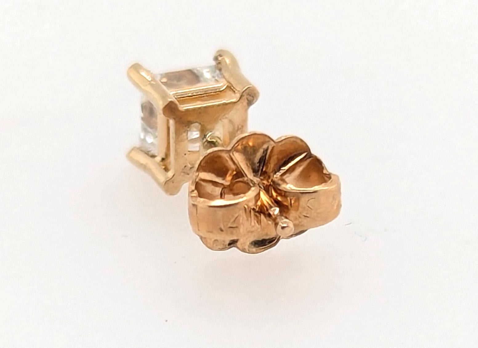 Taglio princess Orecchino singolo con diamante Princess Pushback Mined .36ct F VVS in oro giallo 14K in vendita