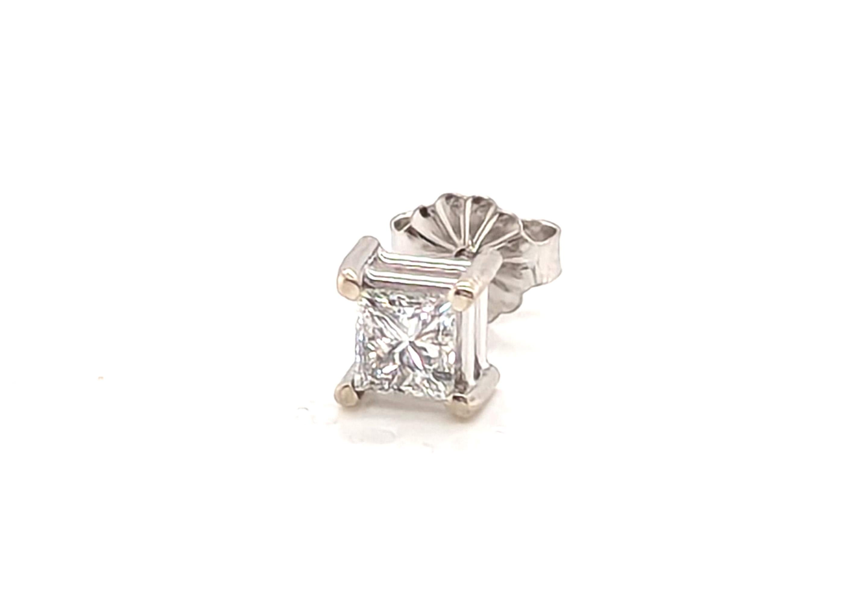 Orecchino singolo con diamante Princess Pushback Mined 0,40ct F SI1 in oro bianco 14K in vendita