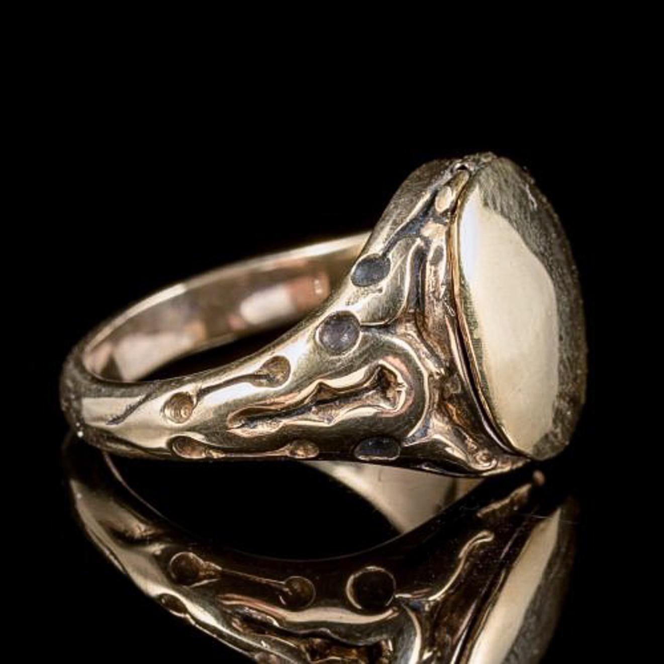 Women's or Men's Diamond Skull Locket Ring 18 Carat Gold Memento Mori For Sale