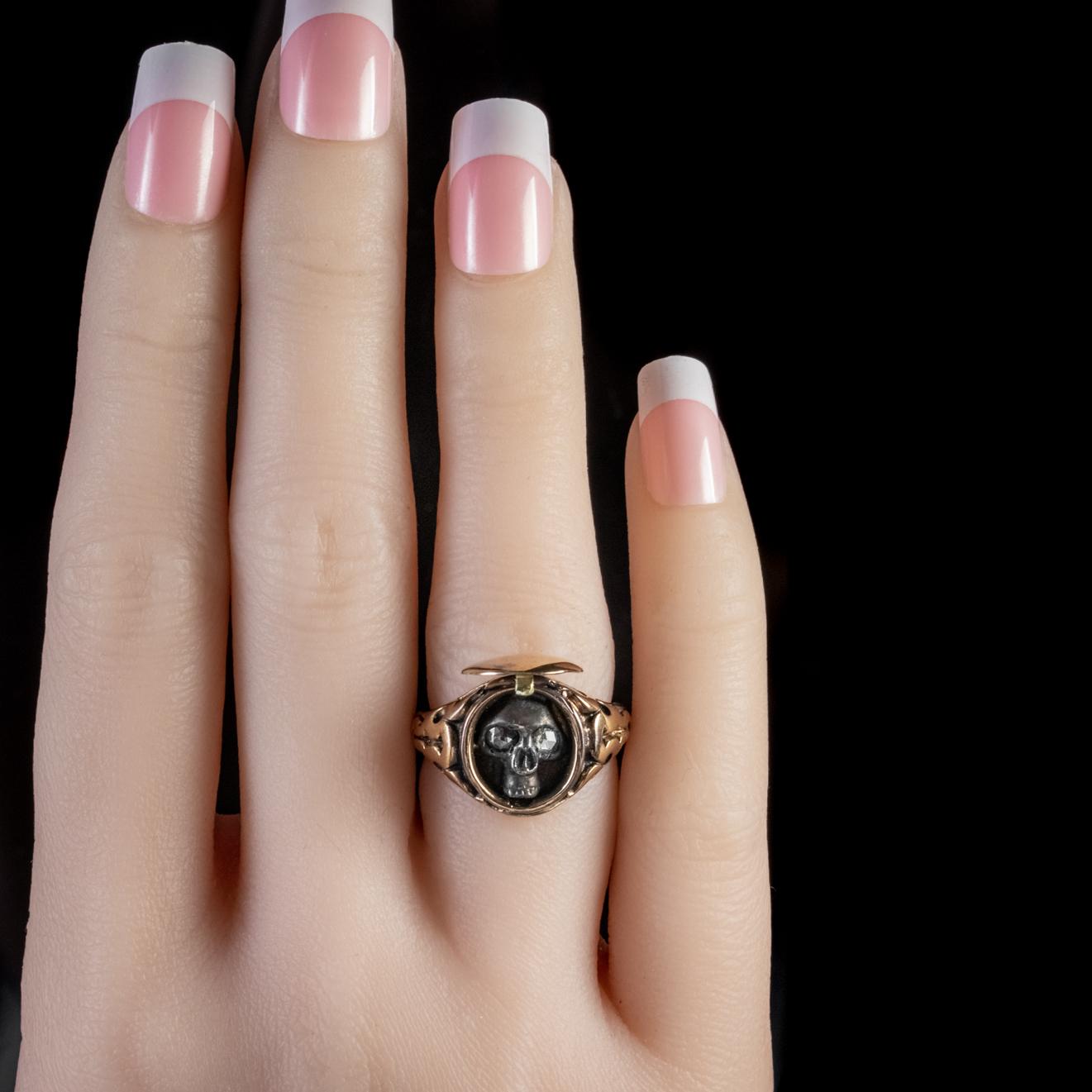 Diamond Skull Locket Ring 18 Carat Gold Memento Mori For Sale 2