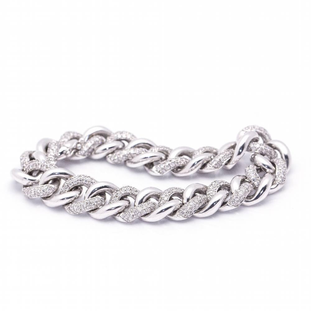 Bracelet in Gold and Diamonds for women : Diamonds in Brilliant cut with a weight of 3,94cts. in G/Vs quality : 18 kt. White Gold : 49,67 grams : Solid : Integrated carabiner clasp : Measures: 17 cm length and 1 cm width : This item is in perfect