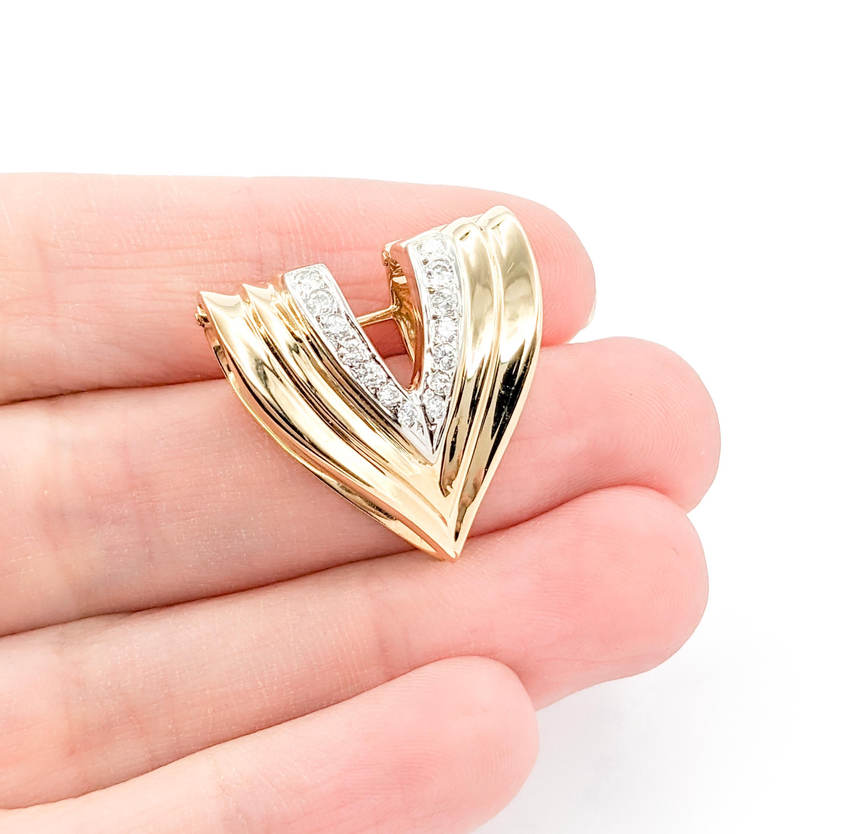 Diamond Slide Pendant In Yellow Gold

Introducing this beautiful Diamond Fashion Pendant/Enhancer, exquisitely crafted in 14kt gold. This V-shaped pendant is adorned with .20ctw diamonds of Si clarity, presenting a near colorless white hue that