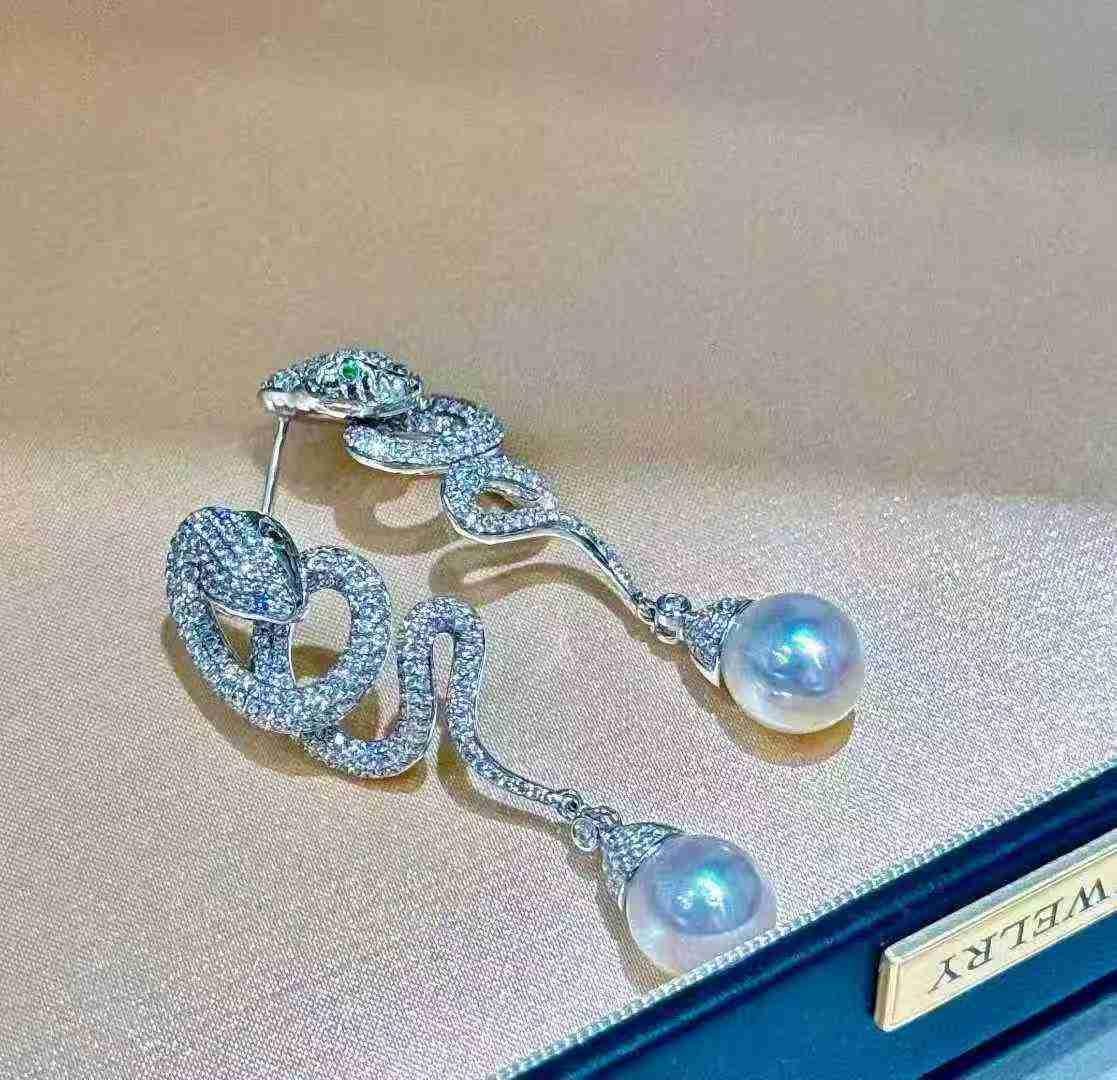 Orecchini a serpente con diamante in oro bianco 18 carati, 2,90 carati, perle australiane da 10 mm in vendita 6