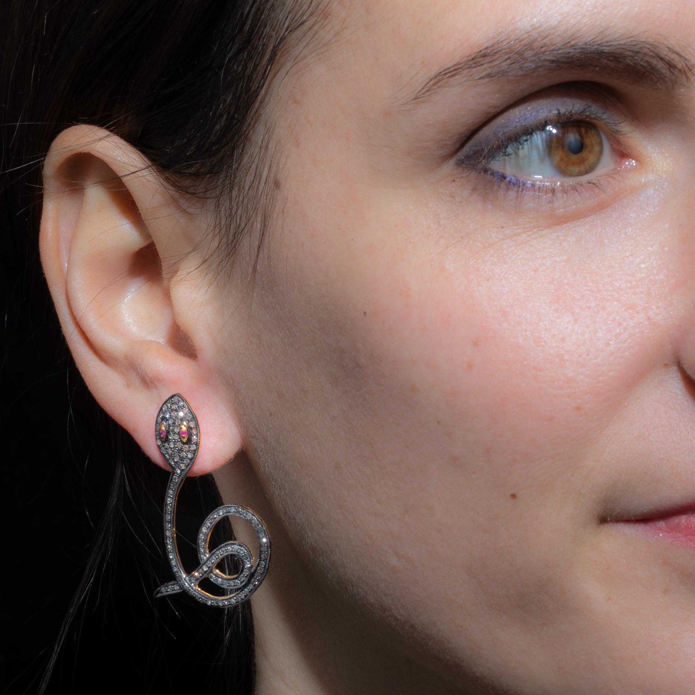 Diamantschlangen-Ohrringe mit Rubinaugen im Zustand „Hervorragend“ im Angebot in Nantucket, MA