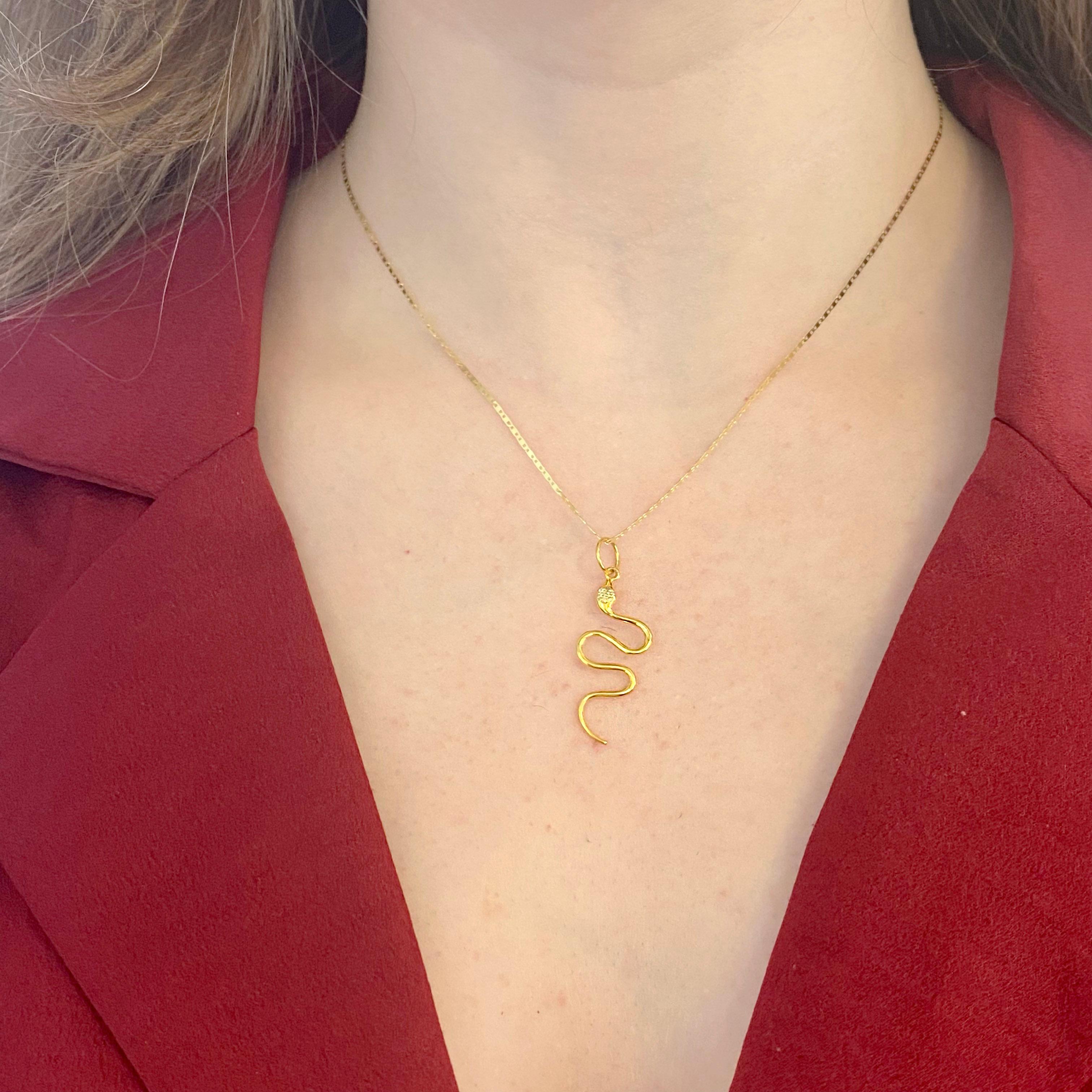 Snakes have long been a popular item for fine jewelry! This snake shows well with its diamond head and solid 14 karat yellow gold. This necklace includes the chain! The details for this beautiful necklace are listed below:
Metal Quality: 14 karat