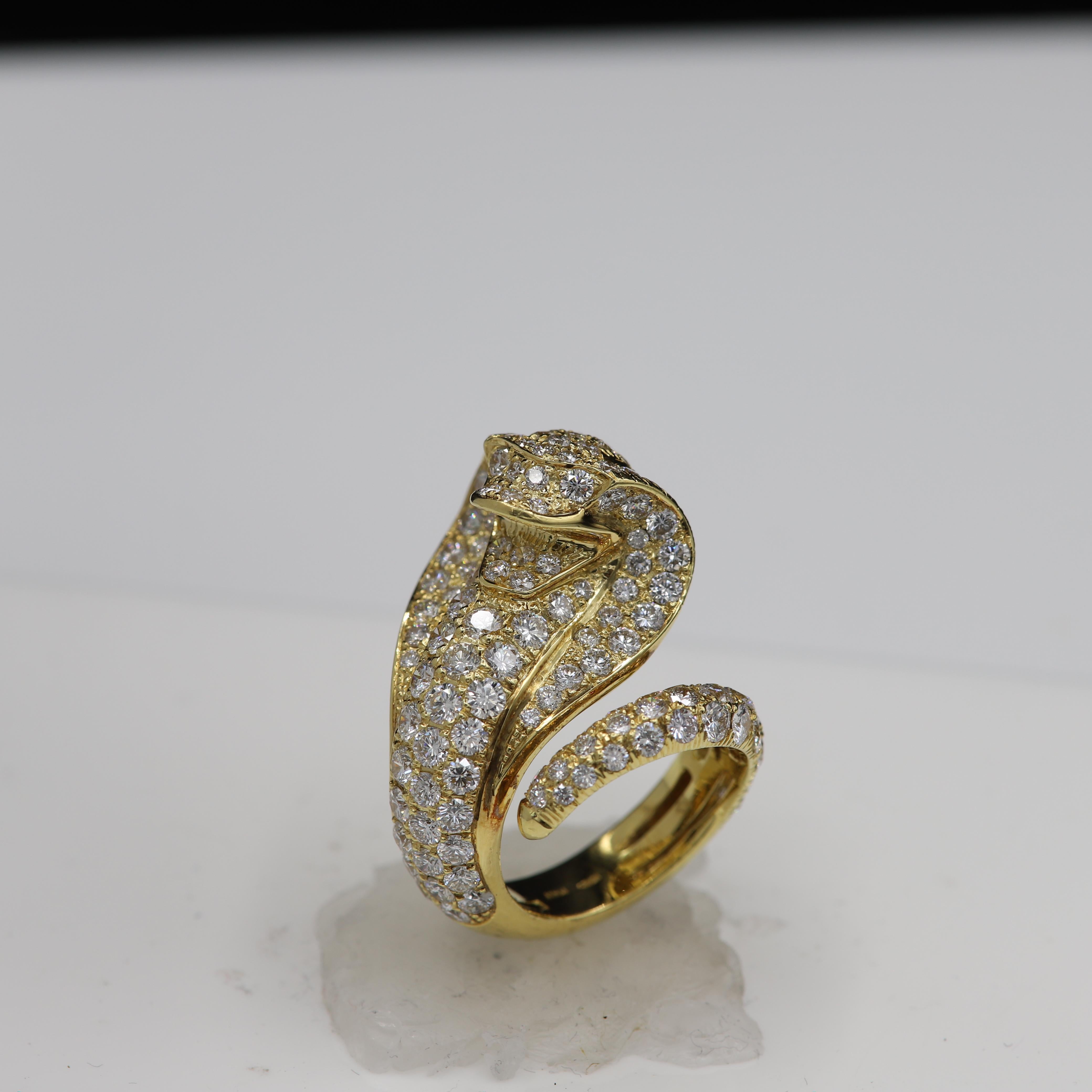 Round Cut Diamond Snake Ring 18 Karat Yellow Gold Snake For Sale