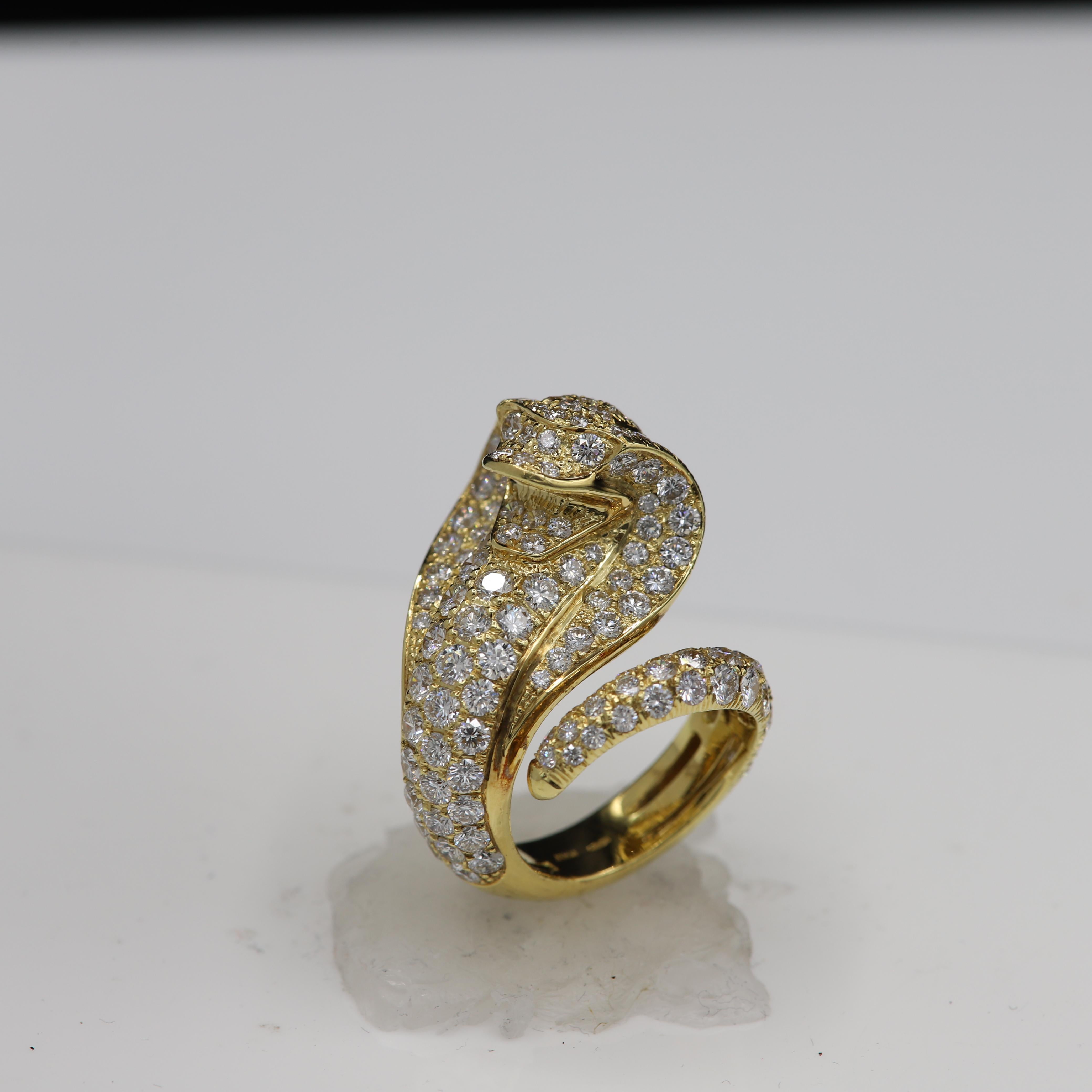 Diamond Snake Ring 18 Karat Yellow Gold Snake In New Condition For Sale In Brooklyn, NY