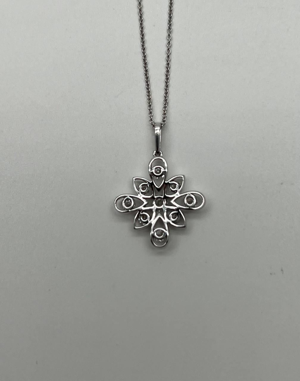 Diamond Snowflake Floral Flower Symbol Motif White Gold Pendant Chain Necklace In New Condition For Sale In Oakton, VA