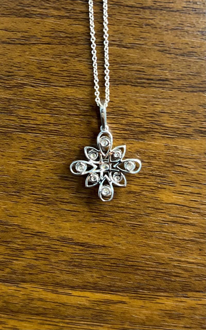 Diamond Snowflake Floral Flower Symbol Motif White Gold Pendant Chain Necklace For Sale 2