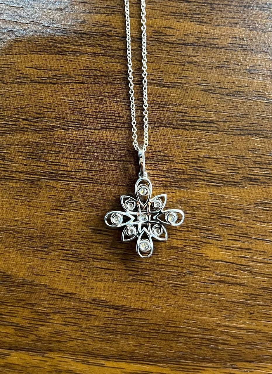 Diamond Snowflake Floral Flower Symbol Motif White Gold Pendant Chain Necklace For Sale 3