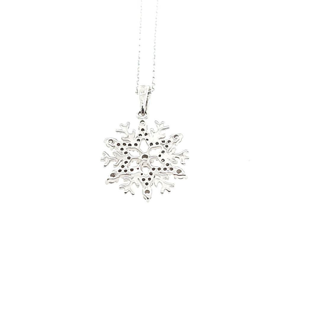 Round Cut Diamond Snowflake Pendant Necklace For Sale