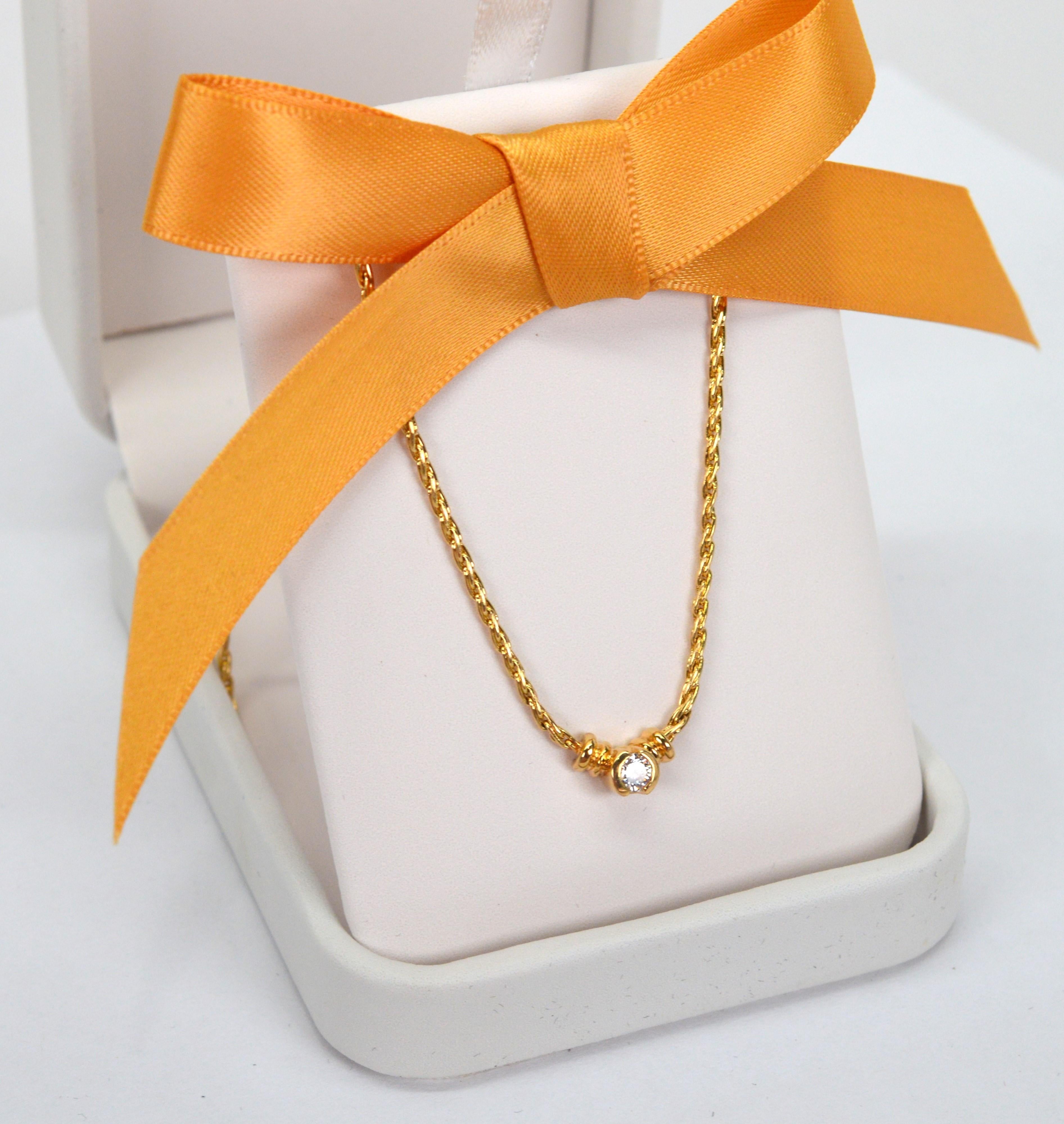 Taille ronde Collier ras du cou solitaire en or jaune 14 carats avec diamants en vente